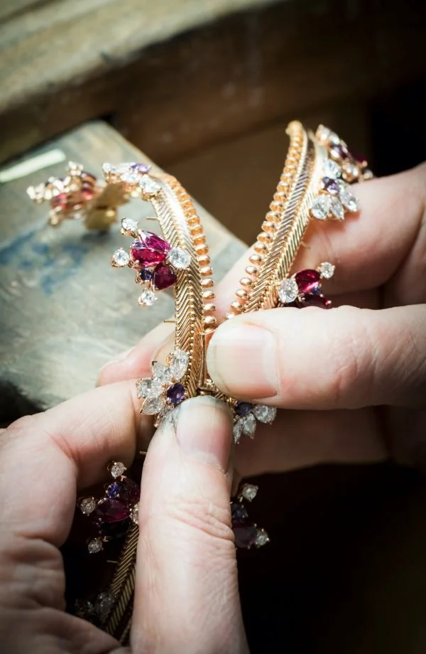 van-cleef-arpels-zip-carousel1-image4-600-920@3x.jpg.transform.vca-h460-2x.jpg