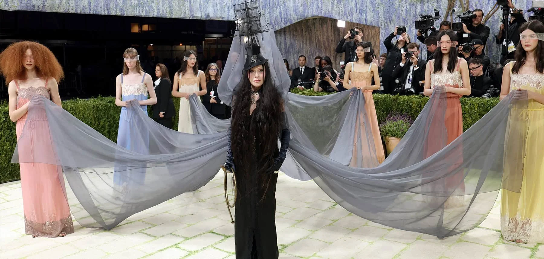 IS FASHION ONLY ART IF IT REFERENCES ANOTHER MEDIUM?