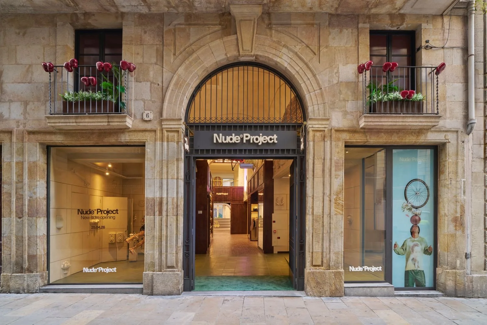 NUDE PROJECT’S MASÍA GALLERY IS THE PLACE YOU WANNA BE