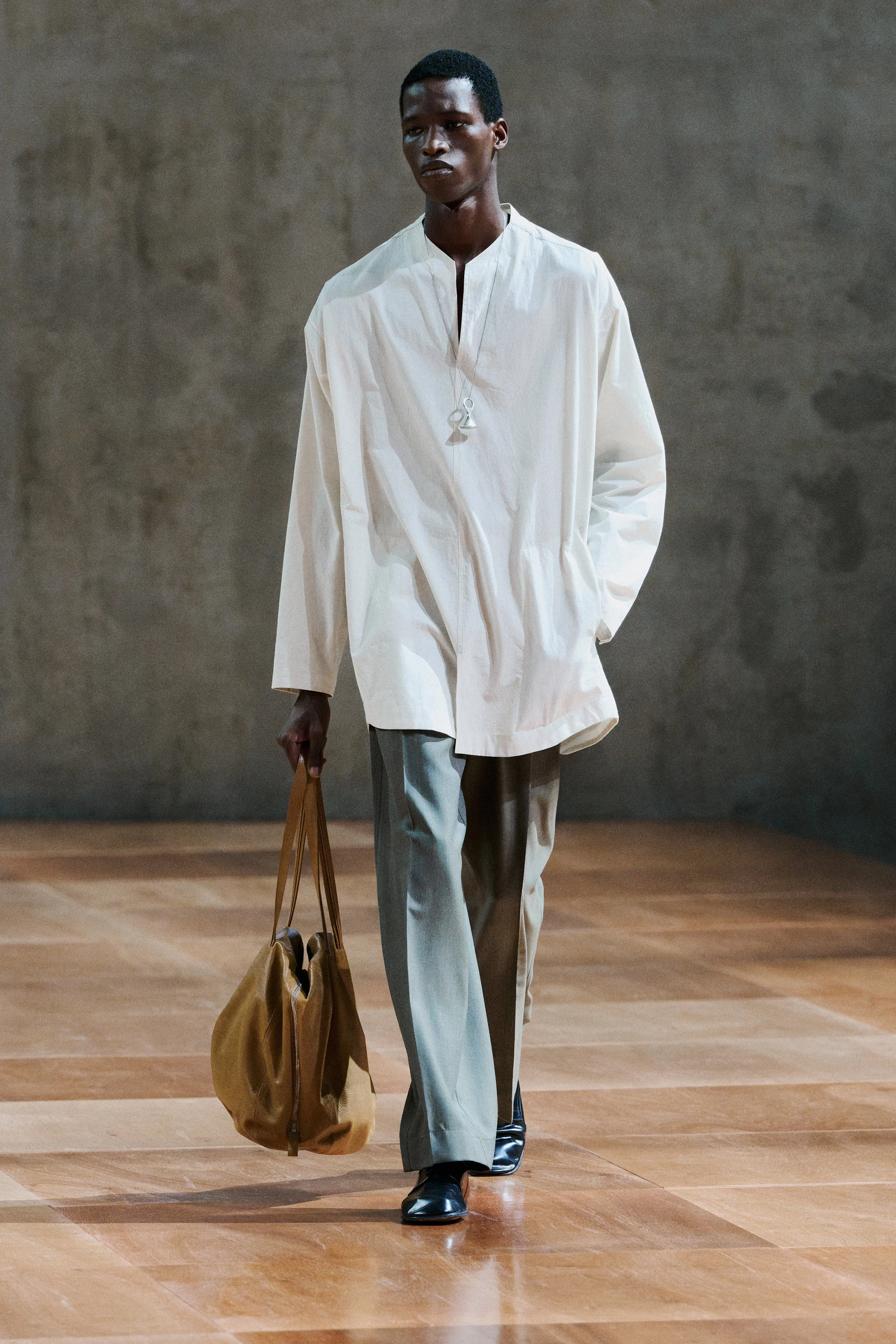 LOOK_05_LEMAIRE_SS27_VOGUE_2732x4098px_JPEG_sRGB.jpg