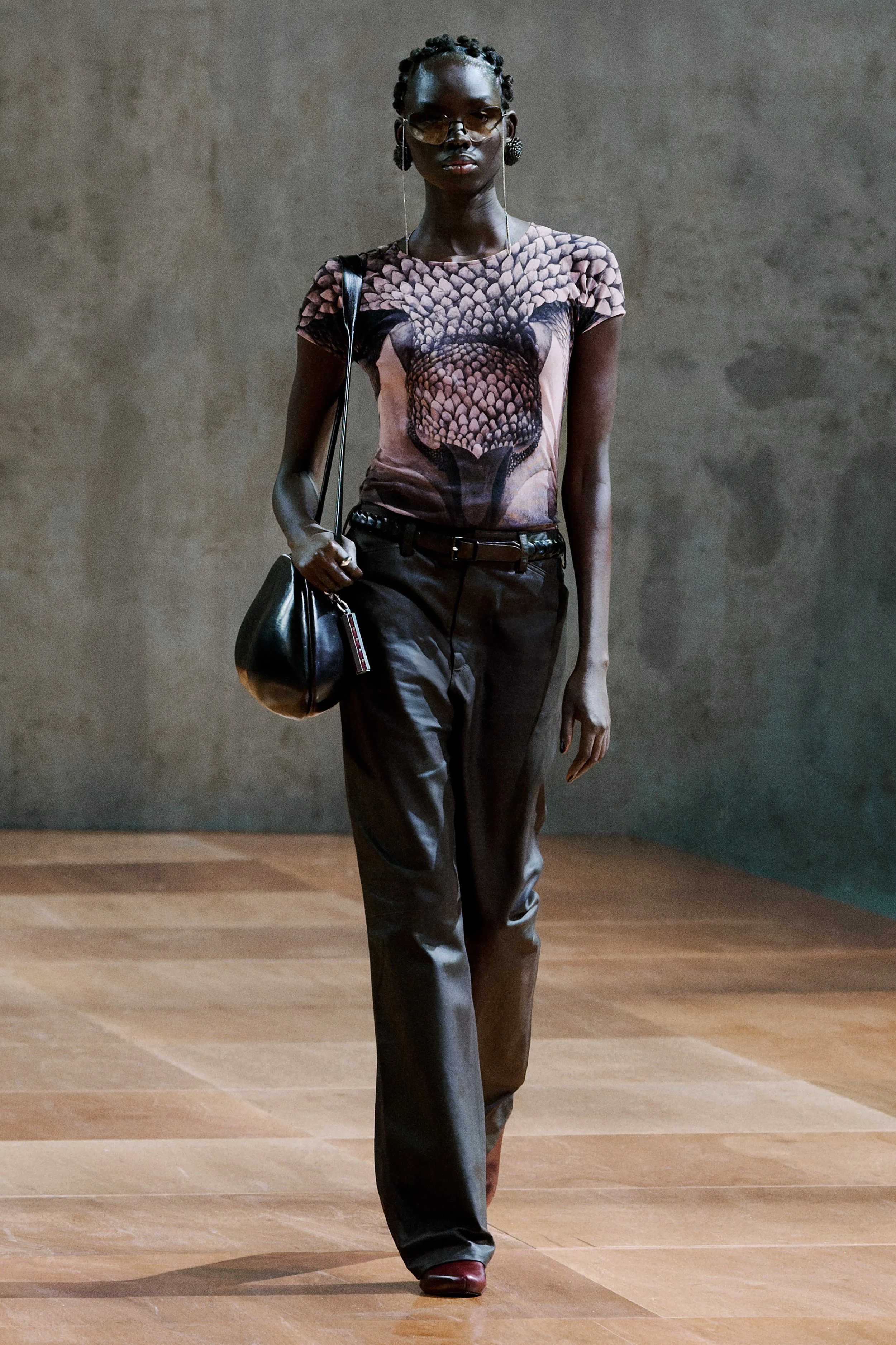 LOOK_17_LEMAIRE_SS27_VOGUE_2732x4098px_JPEG_sRGB.jpg
