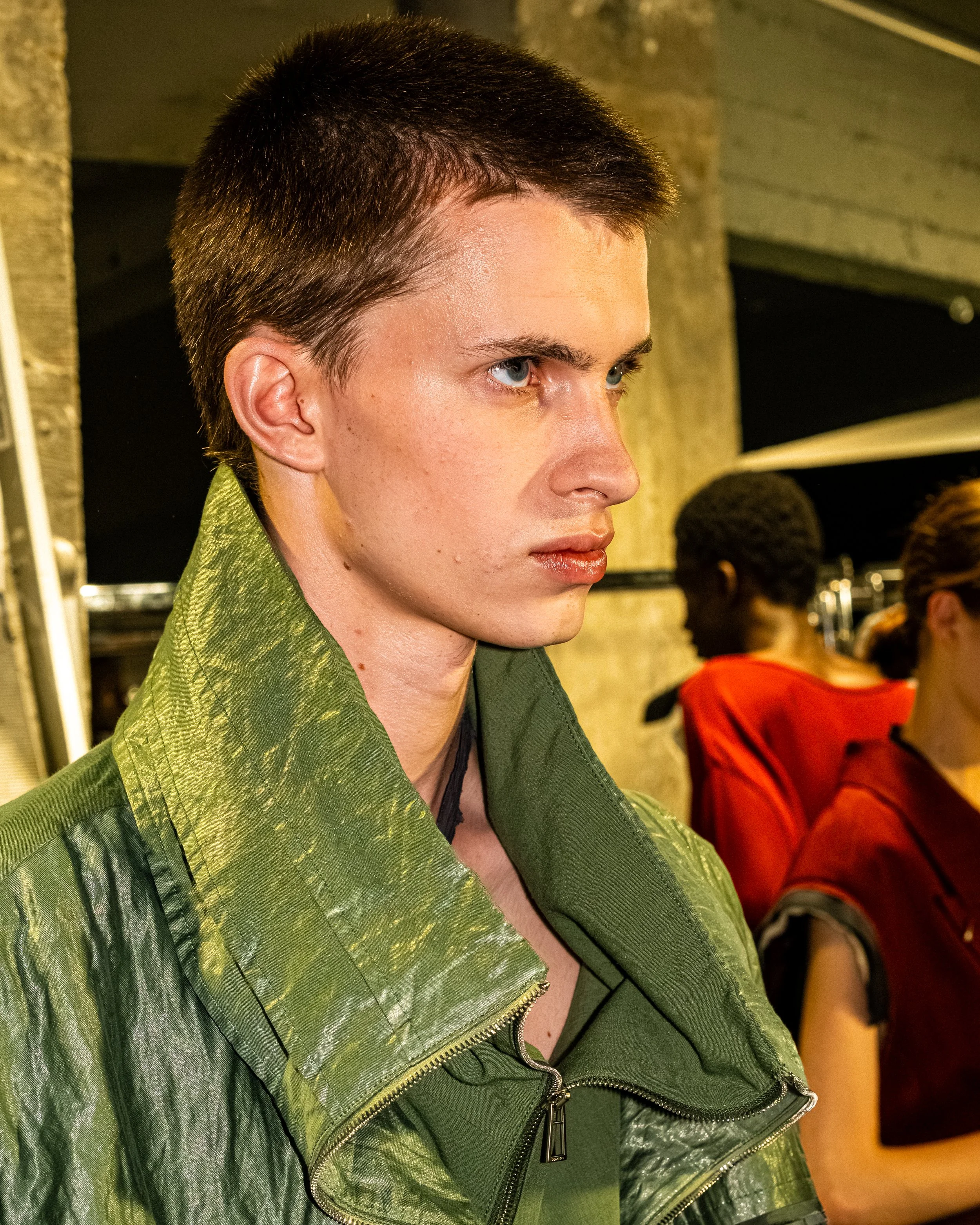 BACKSTAGE AT SONGZIO SS27 BY HUGO DI ZAZZO