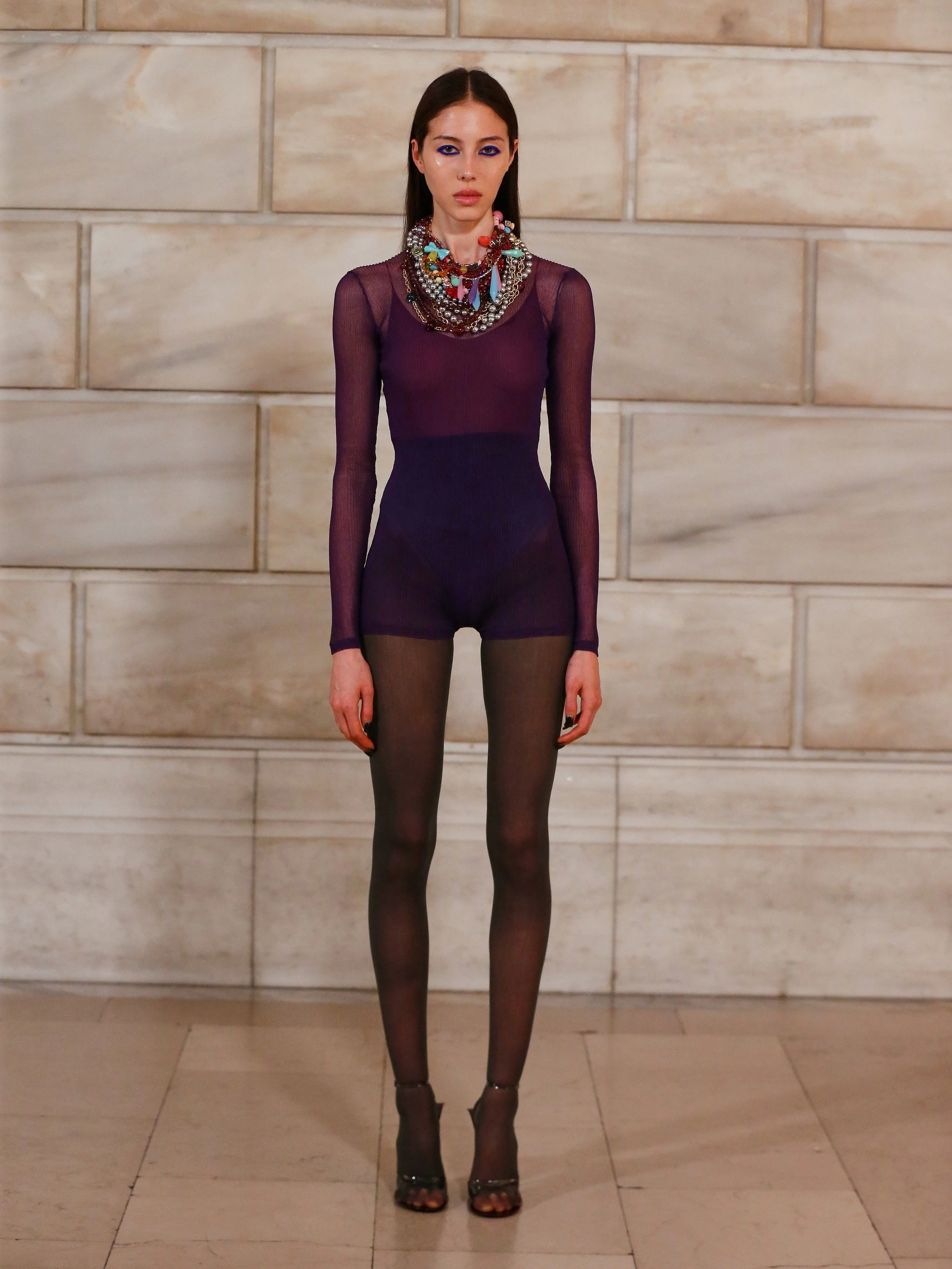 LOOK 25 - MIKA.jpg