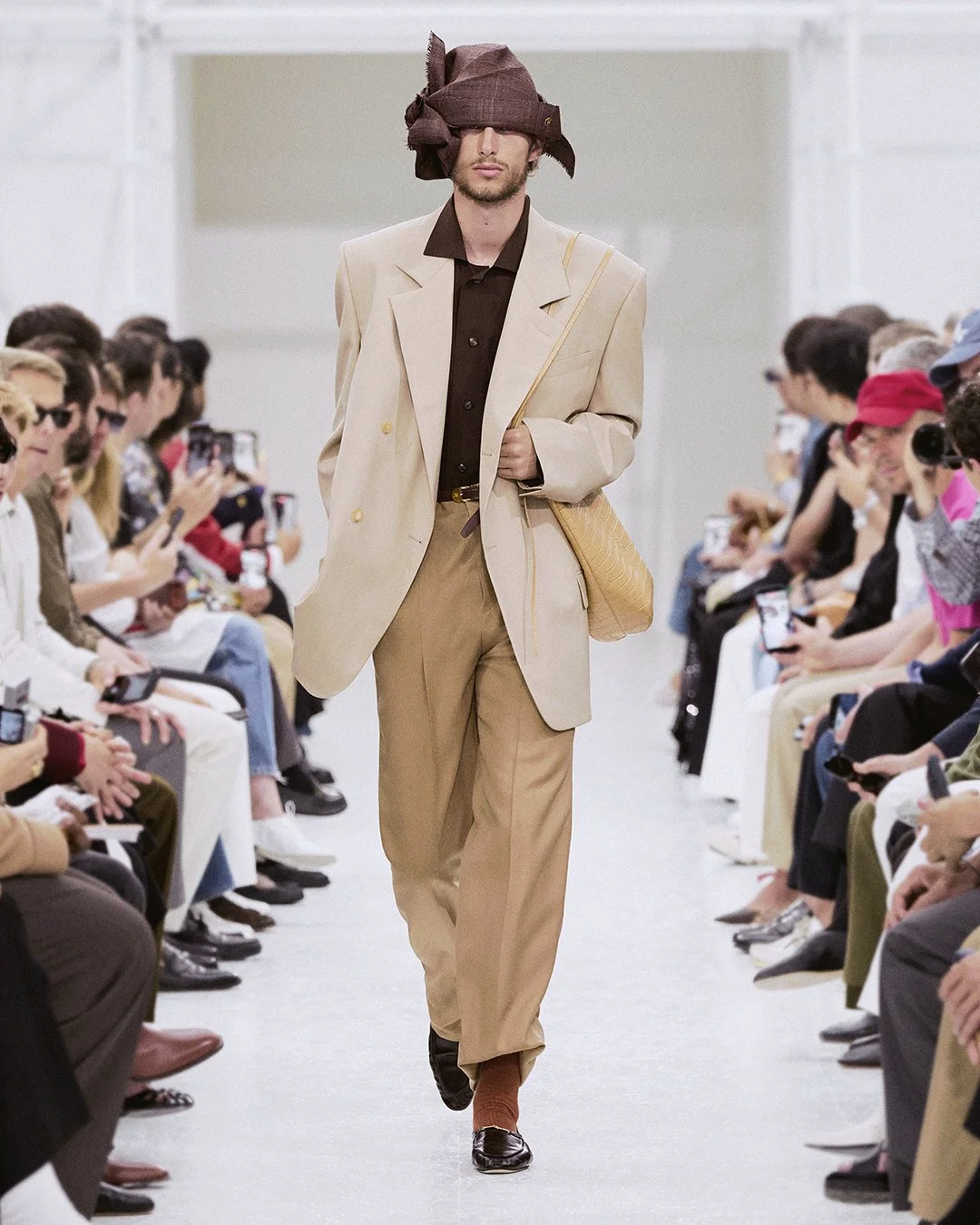 CELINE_RUNWAYS_SHOW_PRINTEMPS_ÉTÉ_MEN_2027_LOOK_04_1080x1350.jpg