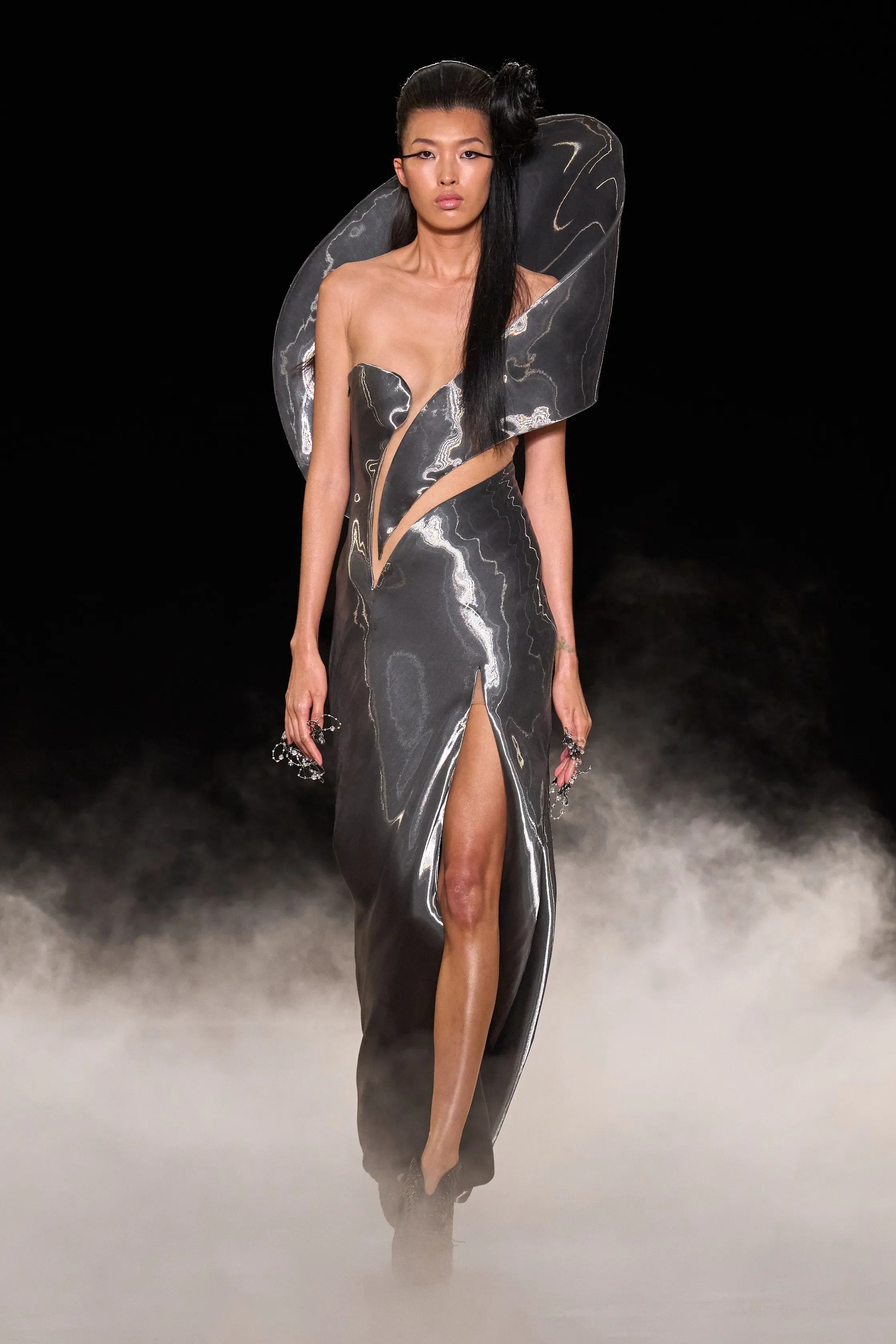 00008-iris-van-herpen-fall-2026-couture-credit-gorunway.jpg.webp
