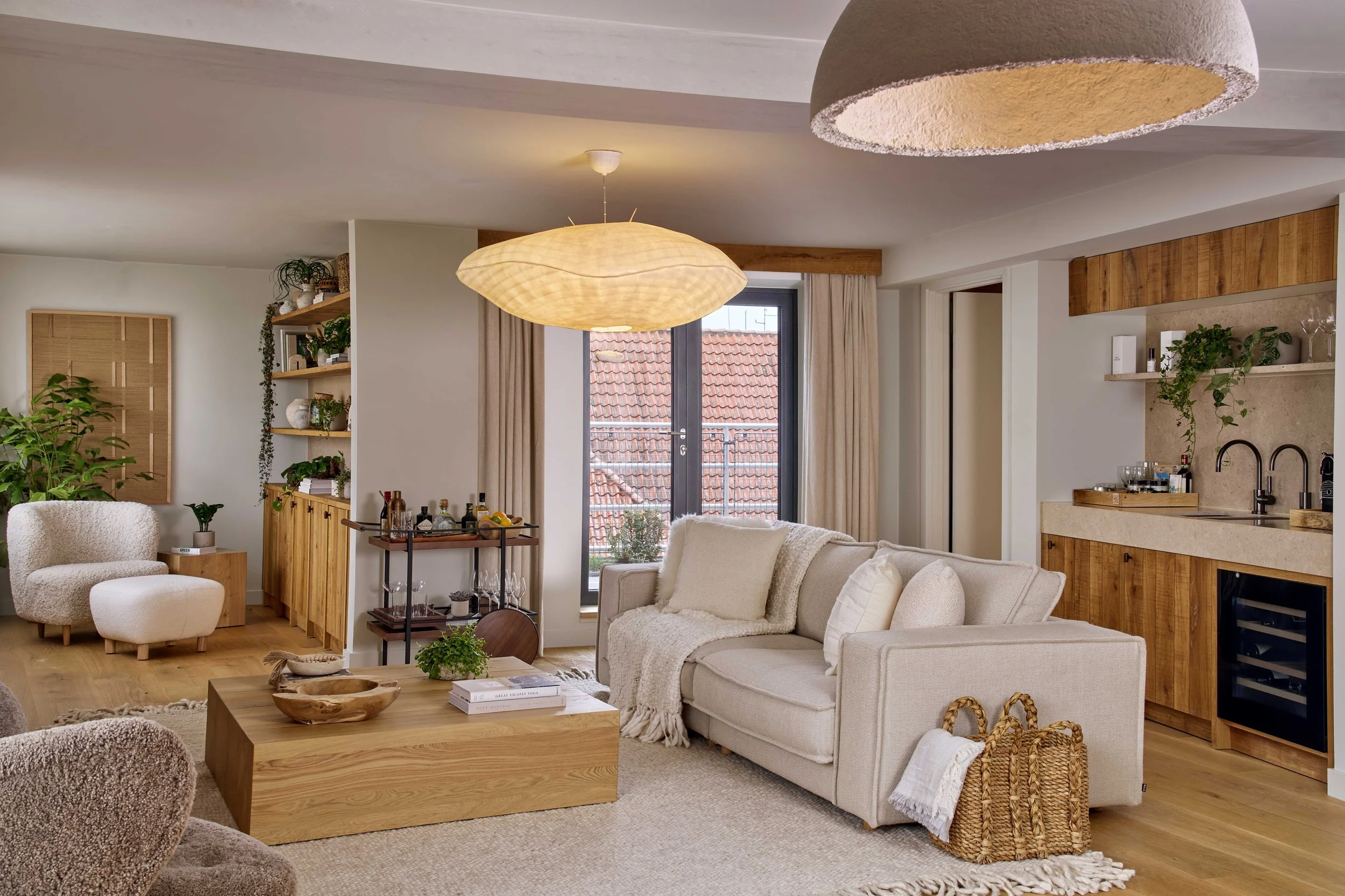 1CPH_hazel_signature_suiete_livingroom_Image Credit_ Milo Brown..jpg