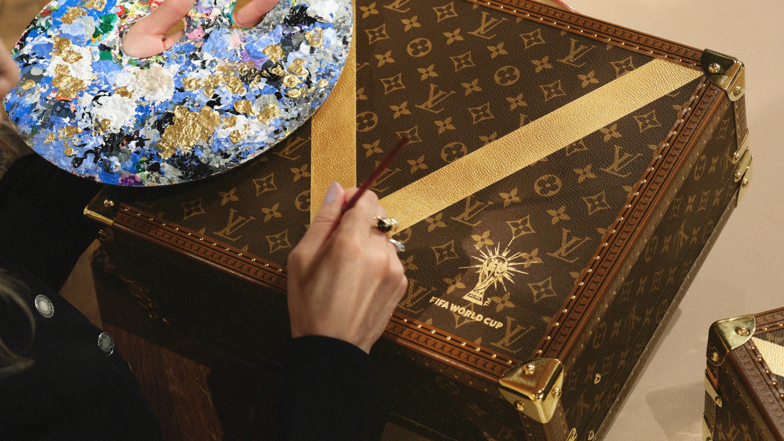 LOUIS_VUITTON_x_FIFA_LIMITED-EDITION5.jpg