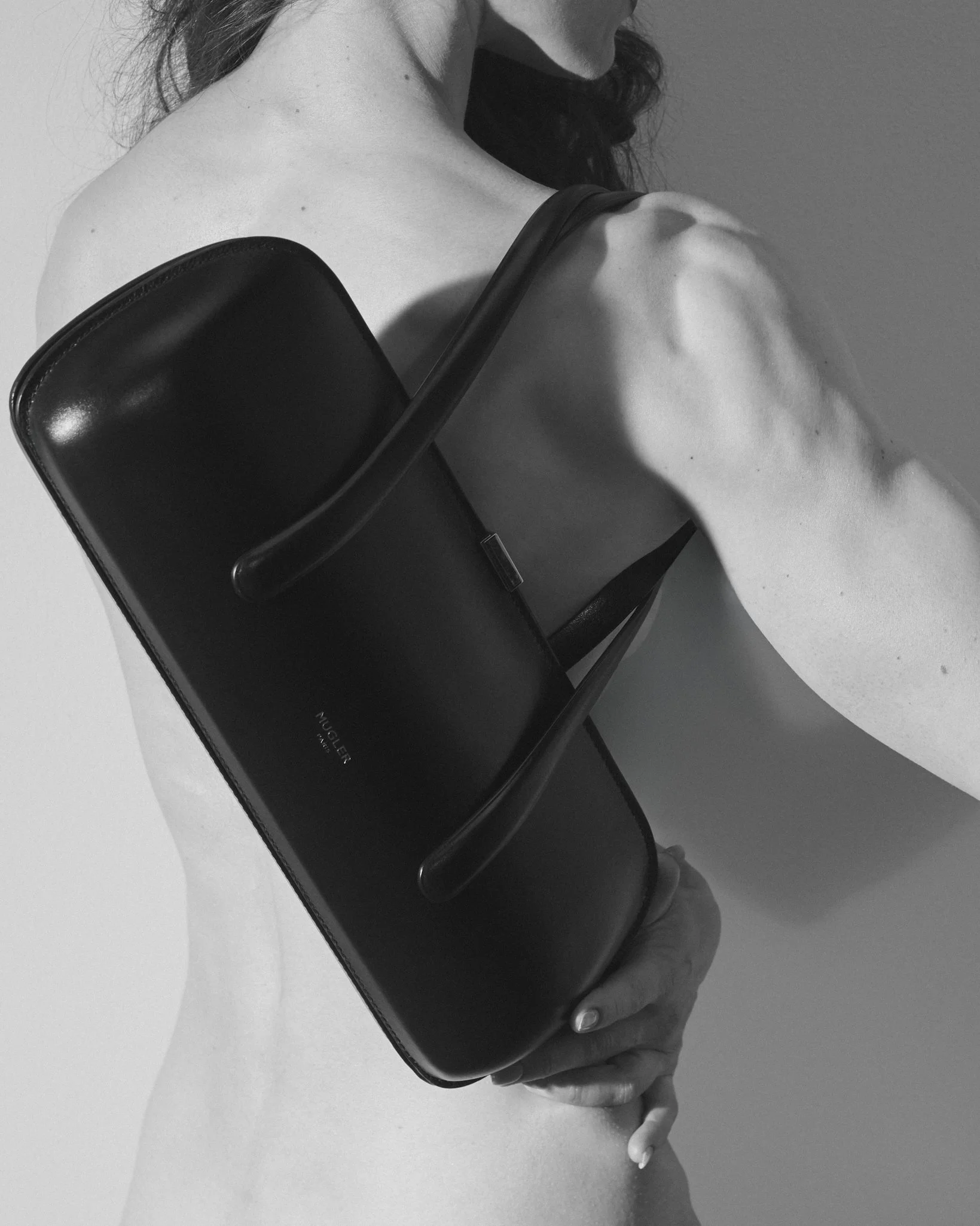 THE HOUSE OF MUGLER UNVEILS THEIR FIRST HANDBAG CAMPAIGN UNDER MIGUEL CASTRO FREITAS