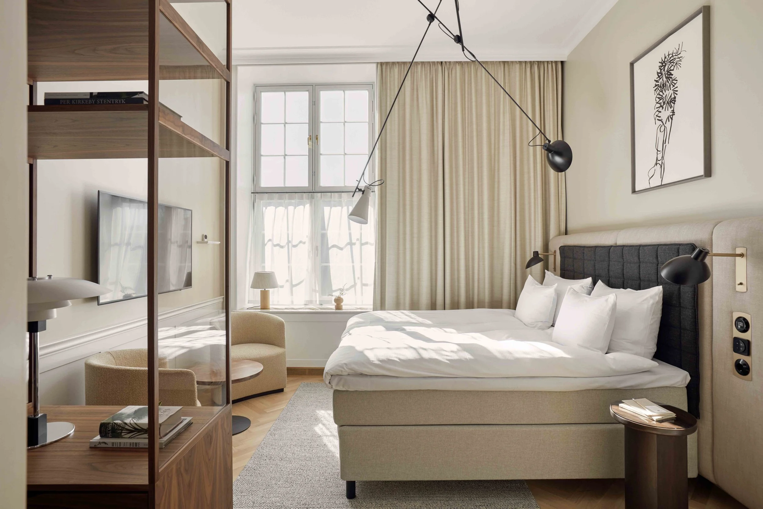 Deluxe Room (1).jpg