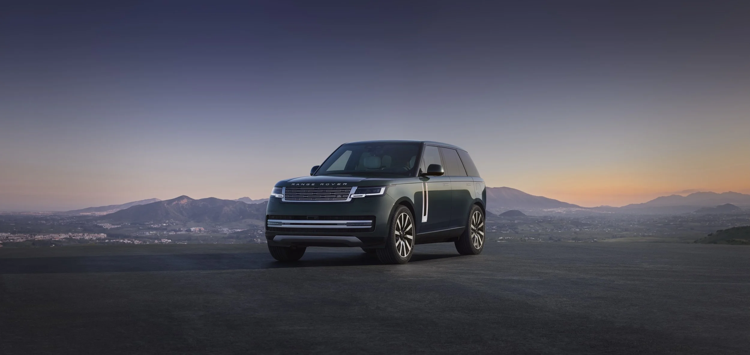 RANGE ROVER ELECTRIC FRONT 3-4 02_09_26.jpg