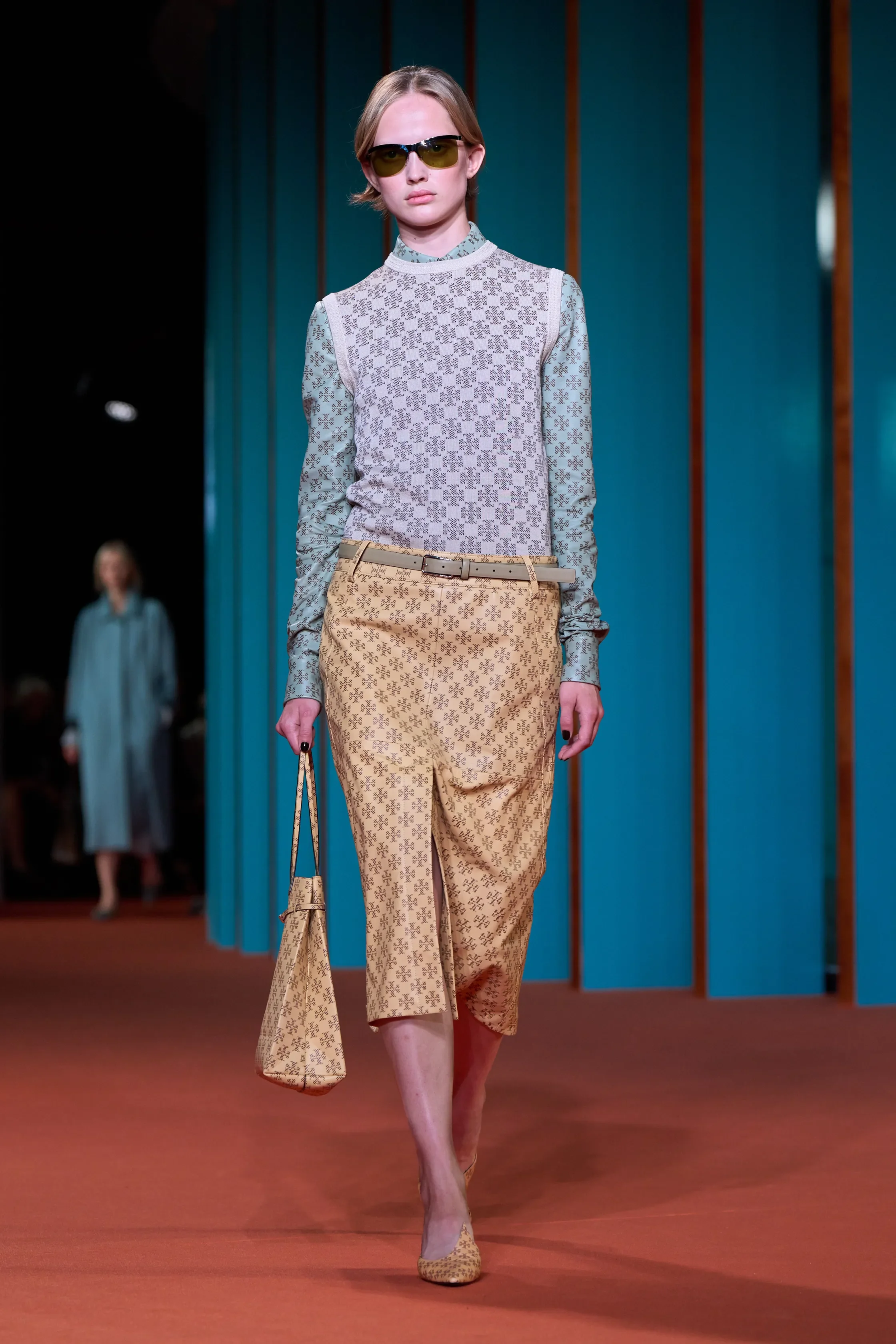 00013-tory-burch-spring-2027-ready-to-wear-credit-gorunway.jpg.webp