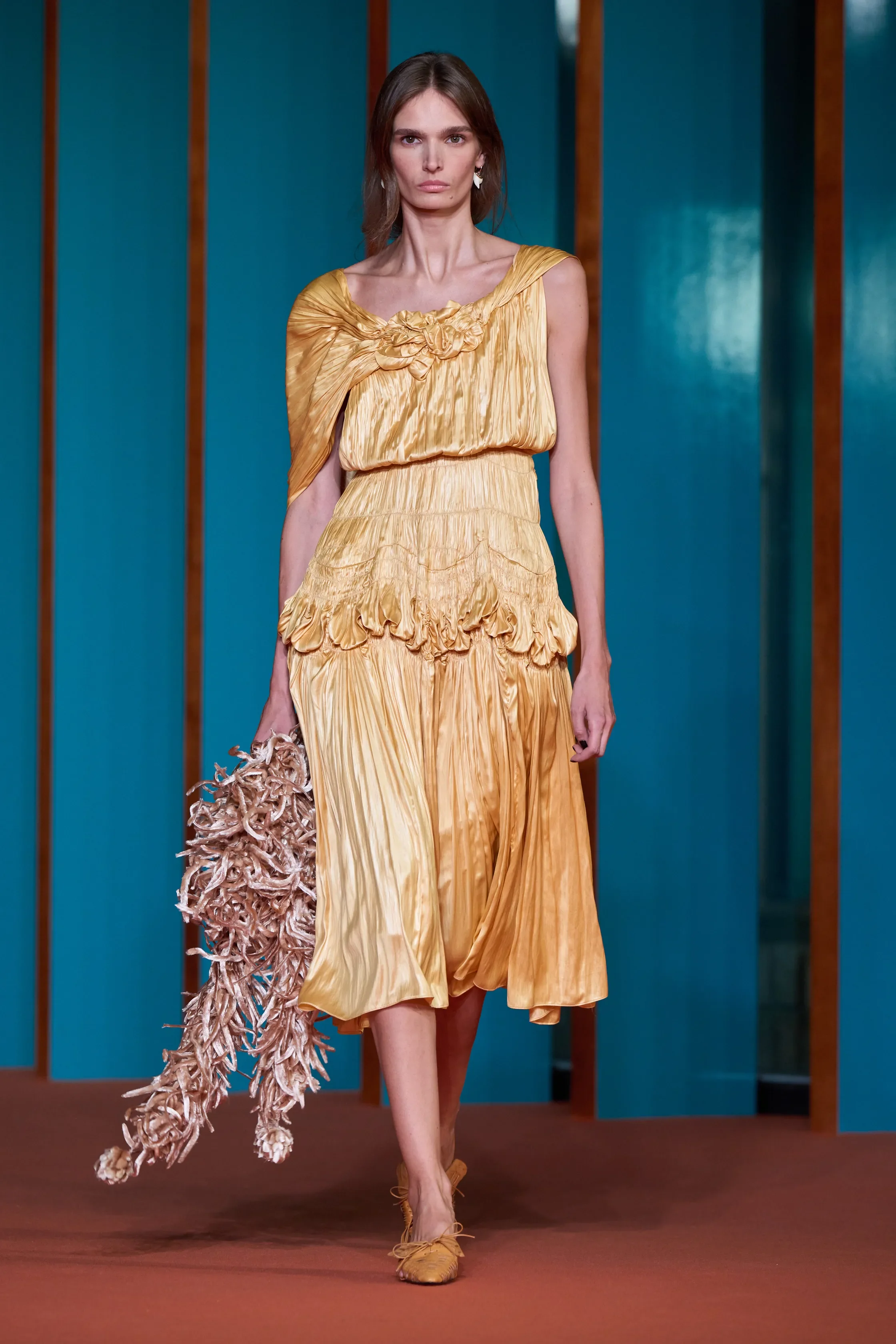 00035-tory-burch-spring-2027-ready-to-wear-credit-gorunway.jpg.webp