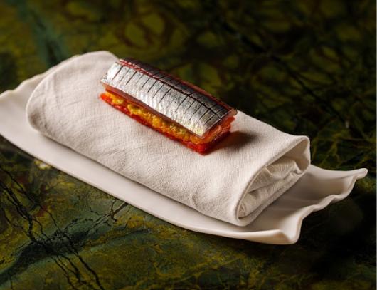 T5050BR26-AOH-Tuju-Dish-2.png