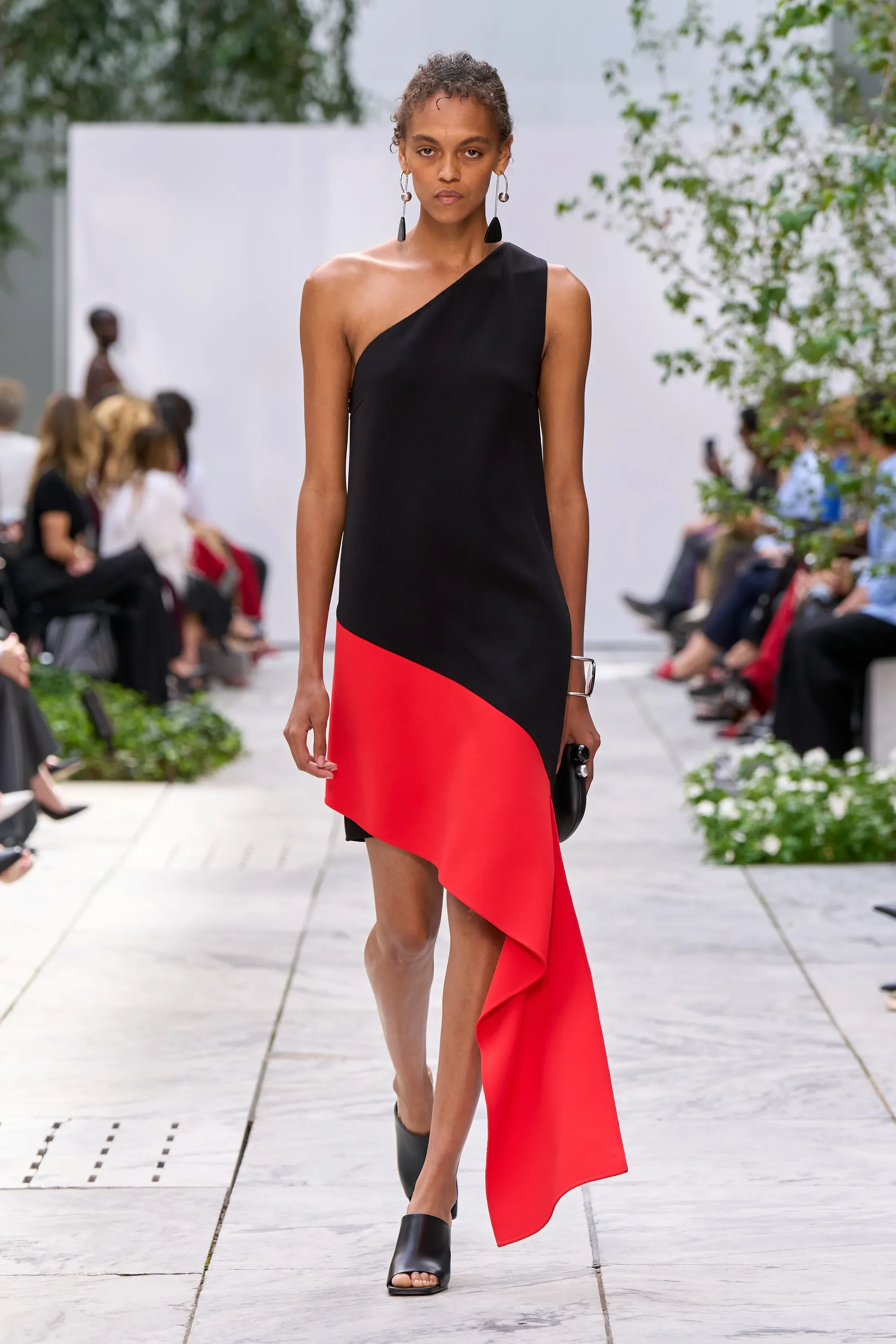 00062-michael-kors-collection-spring-2027-ready-to-wear-credit-gorunway.jpg.webp