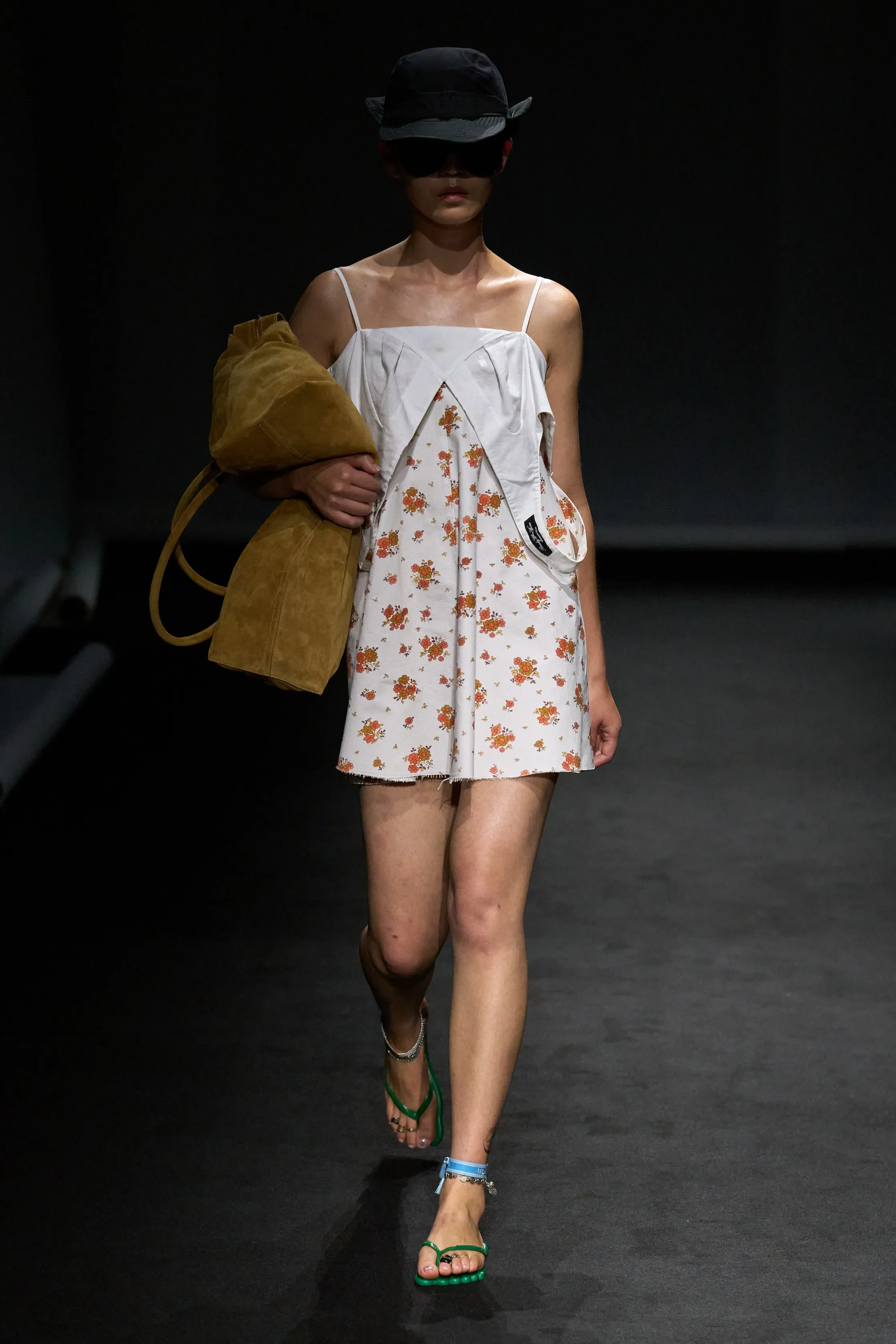 00027-mm6-maison-margiela-spring-2027-ready-to-wear-credit-gorunway.jpg.webp