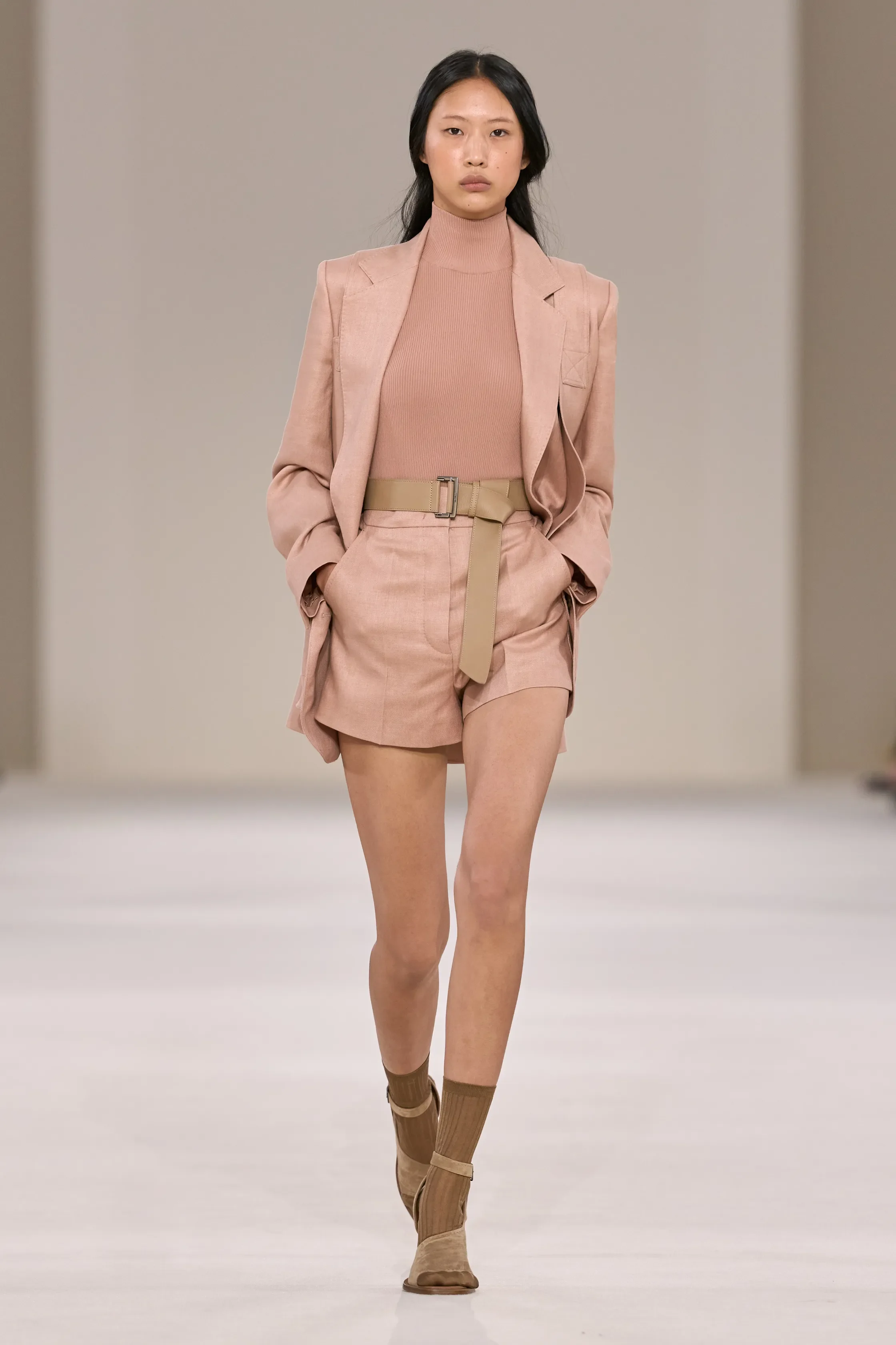 00006-max-mara-spring-2027-ready-to-wear-credit-gorunway.jpg.webp