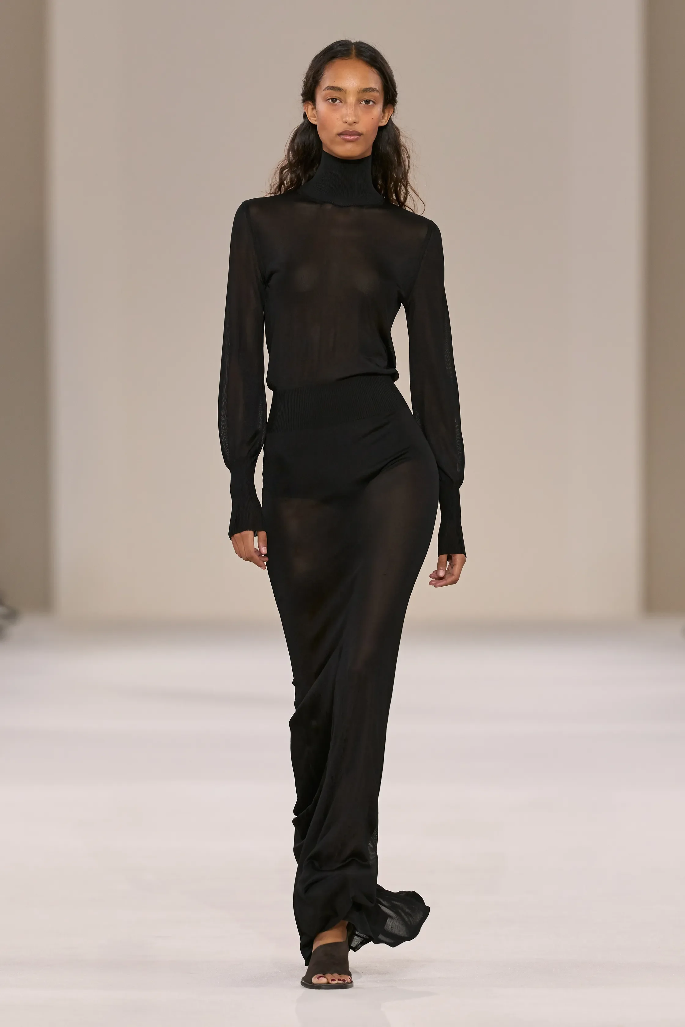 00047-max-mara-spring-2027-ready-to-wear-credit-gorunway.jpg.webp