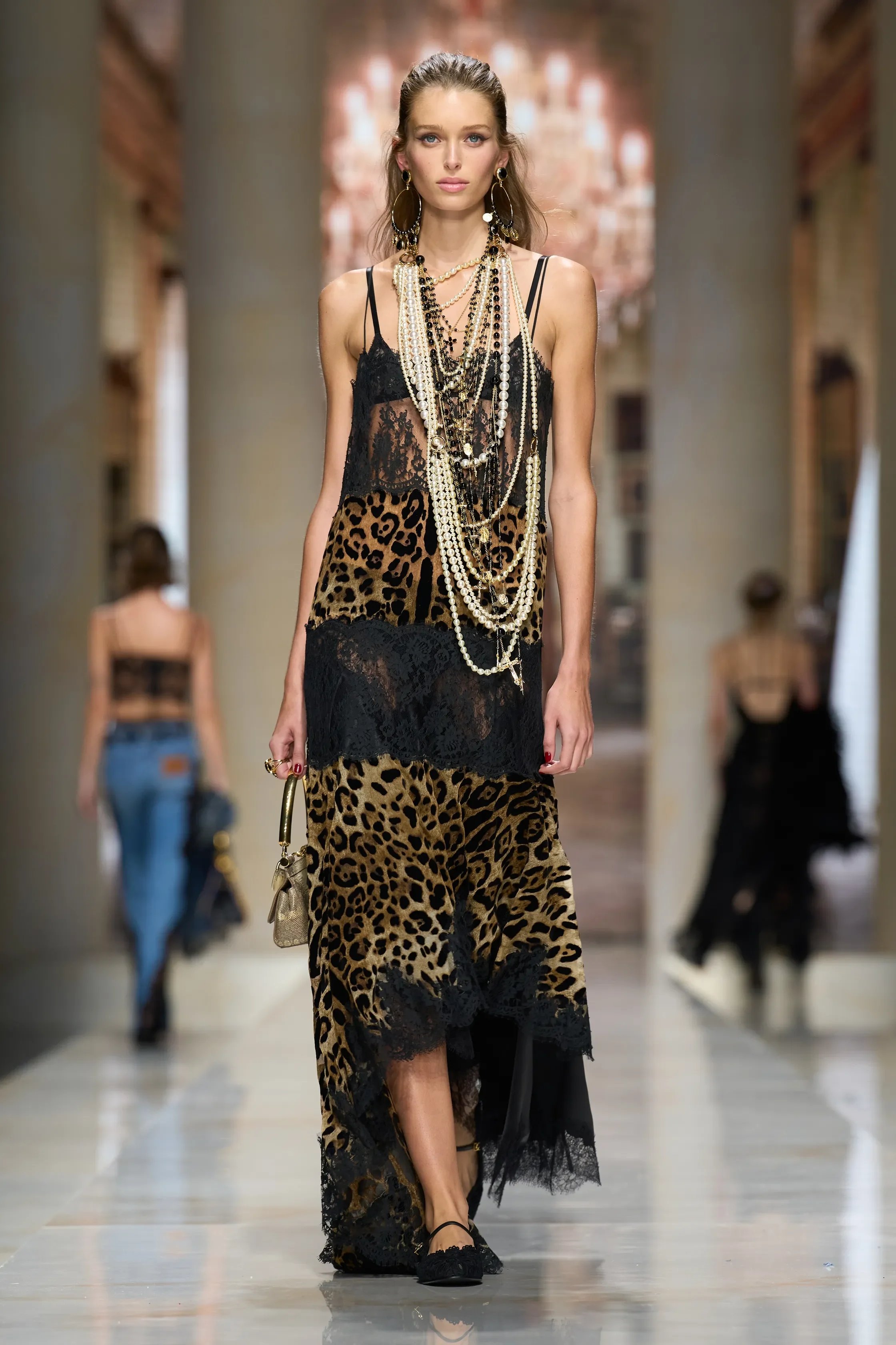 00079-dolce-and-gabbana-spring-2027-ready-to-wear-credit-gorunway.jpg.webp