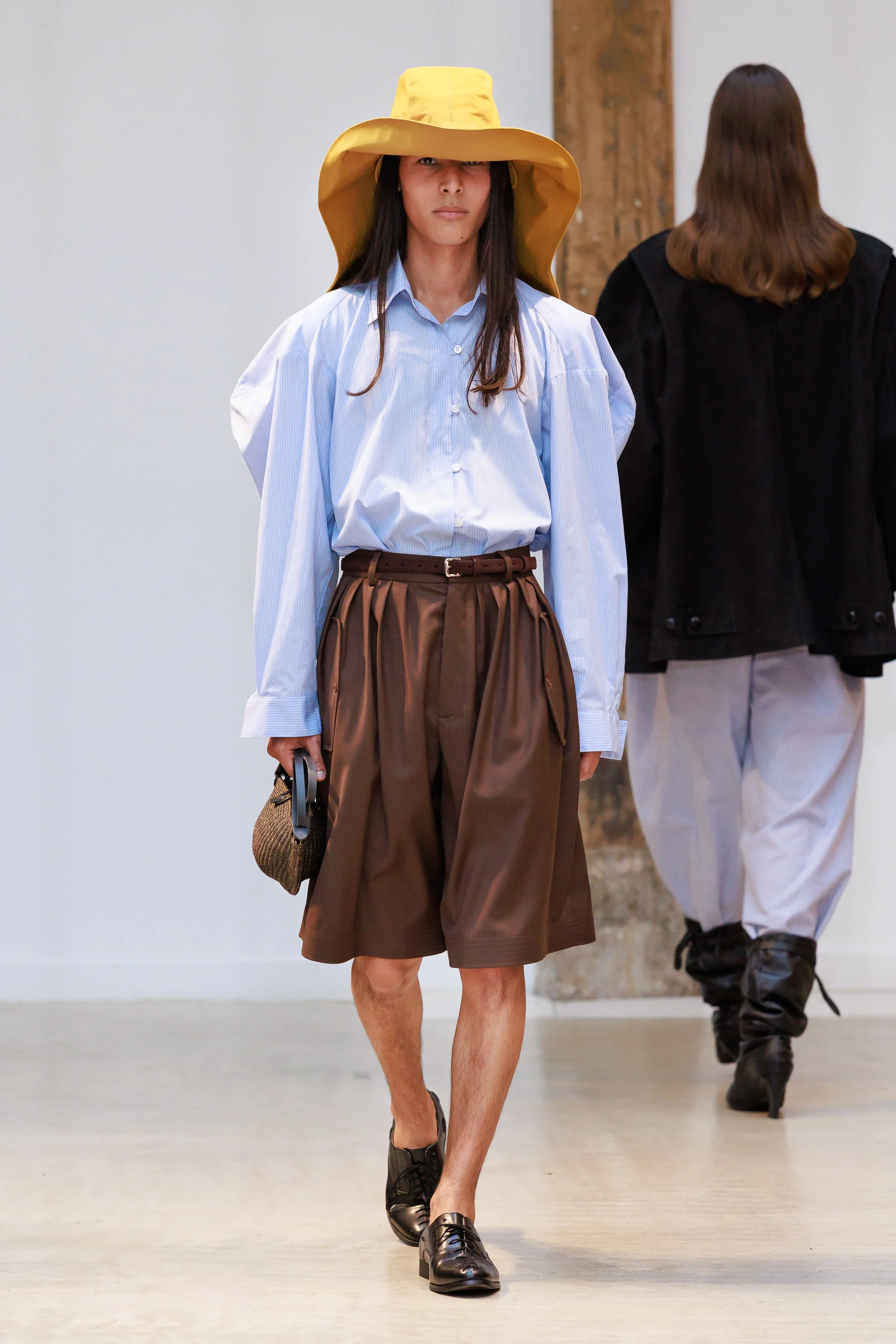 LOOK 2 .JPG