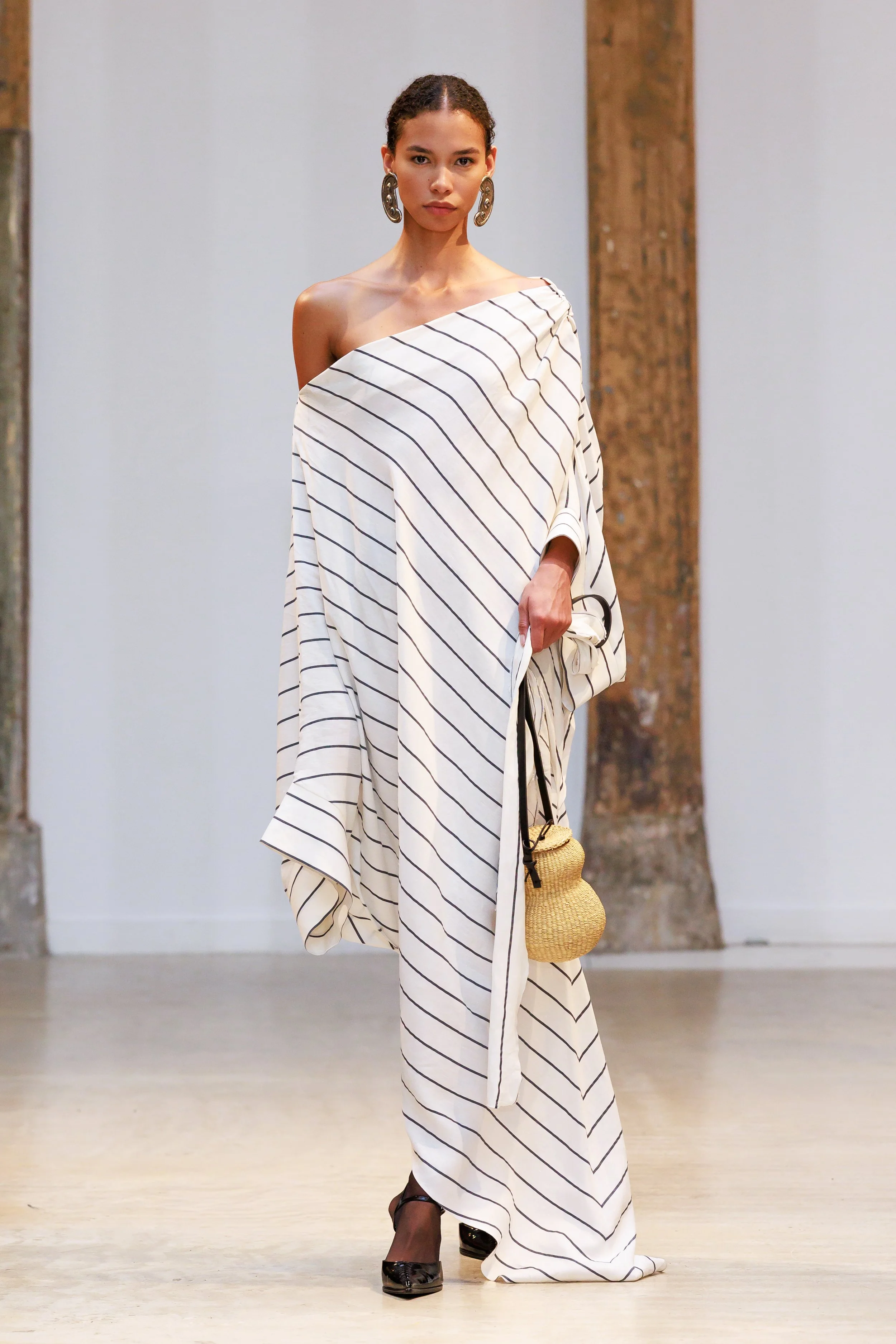 LOOK 23.JPG