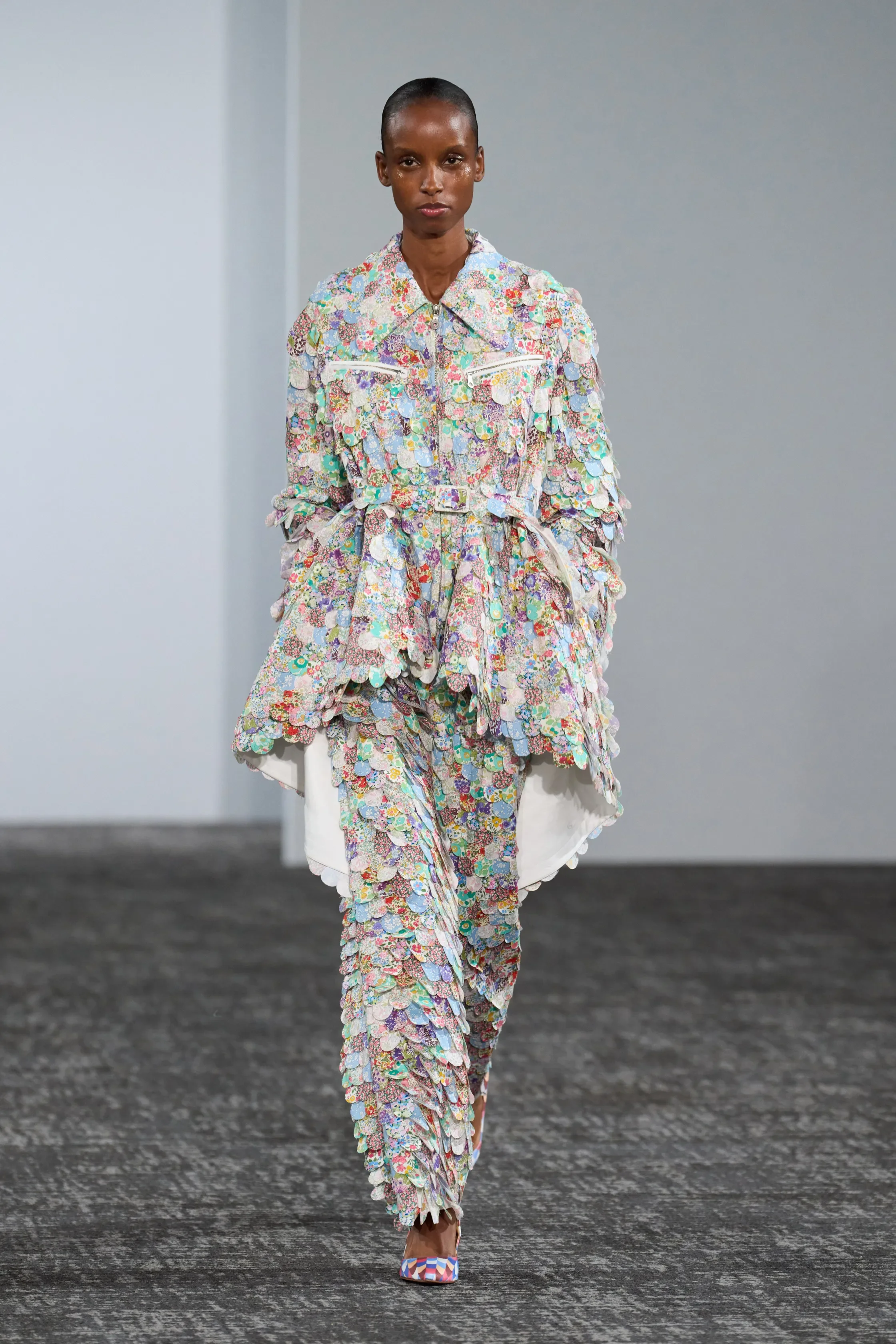 00022-anrealage-spring-2027-ready-to-wear-credit-gorunway.jpg.webp