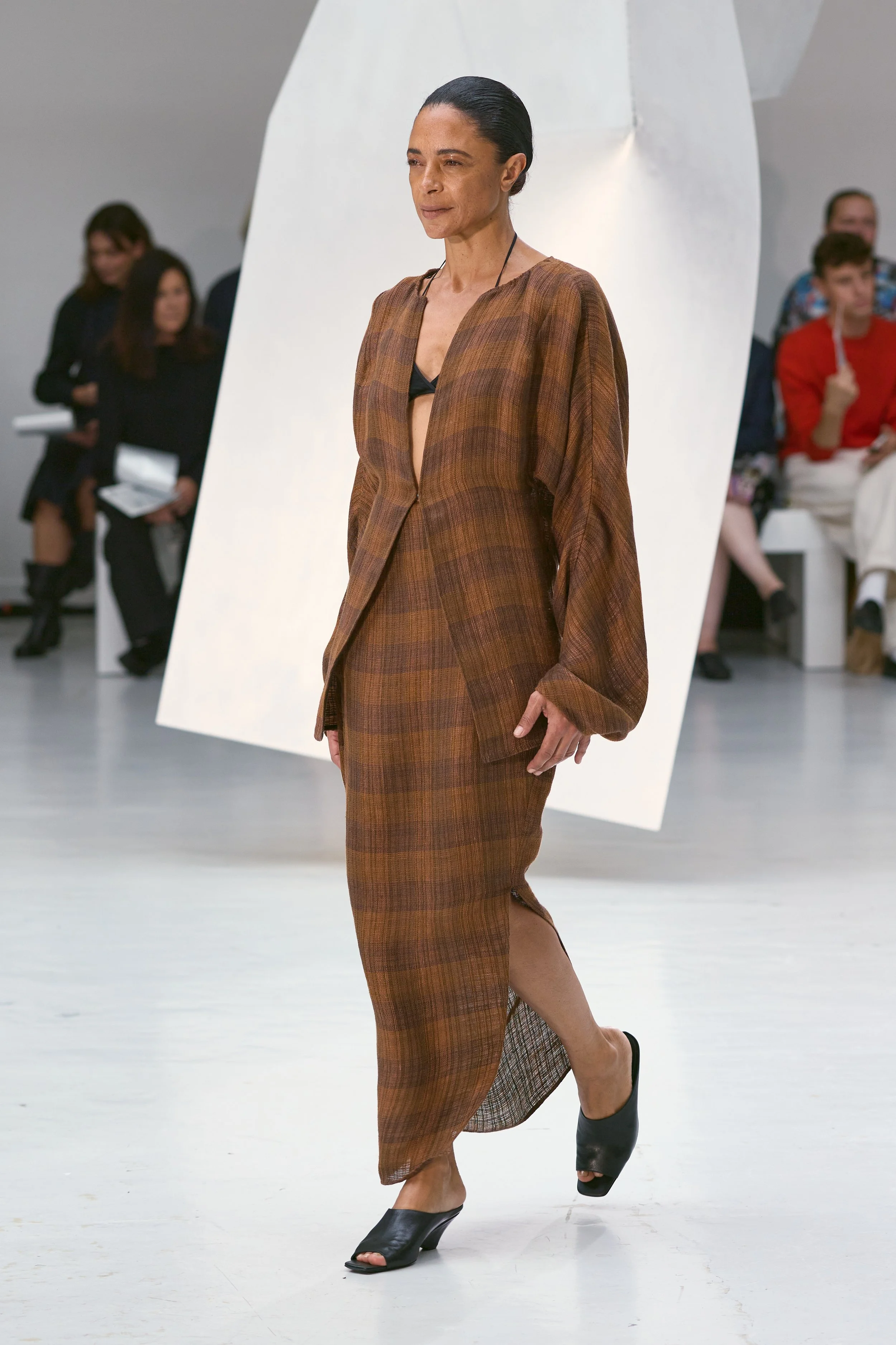 Ruohan_ss27_runway02_press_look_31.jpg