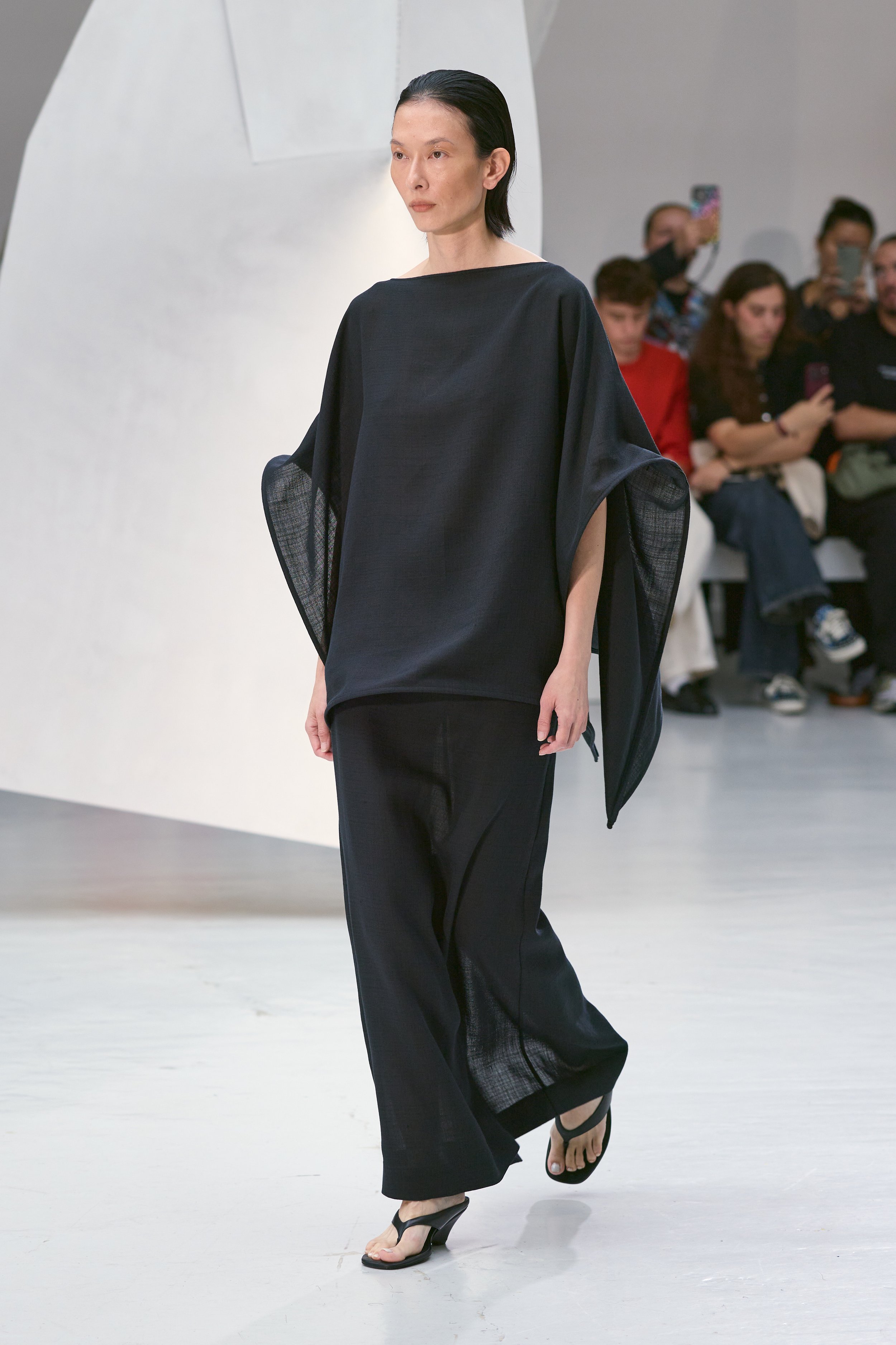 Ruohan_ss27_runway02_press_look_38.jpg