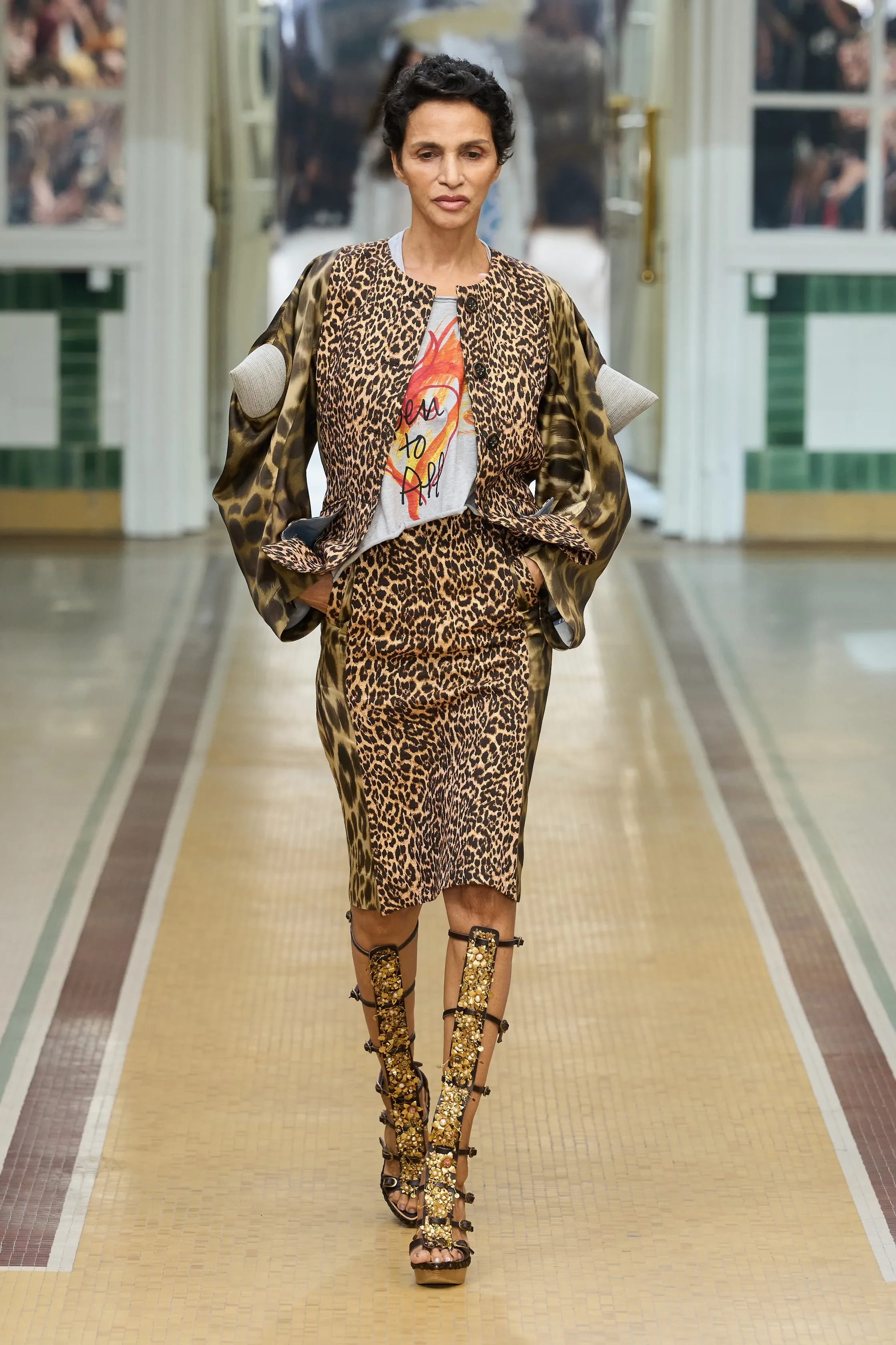 00001-andreas-kronthaler-for-vivienne-westwood-spring-2027-ready-to-wear-credit-gorunway.jpg.webp