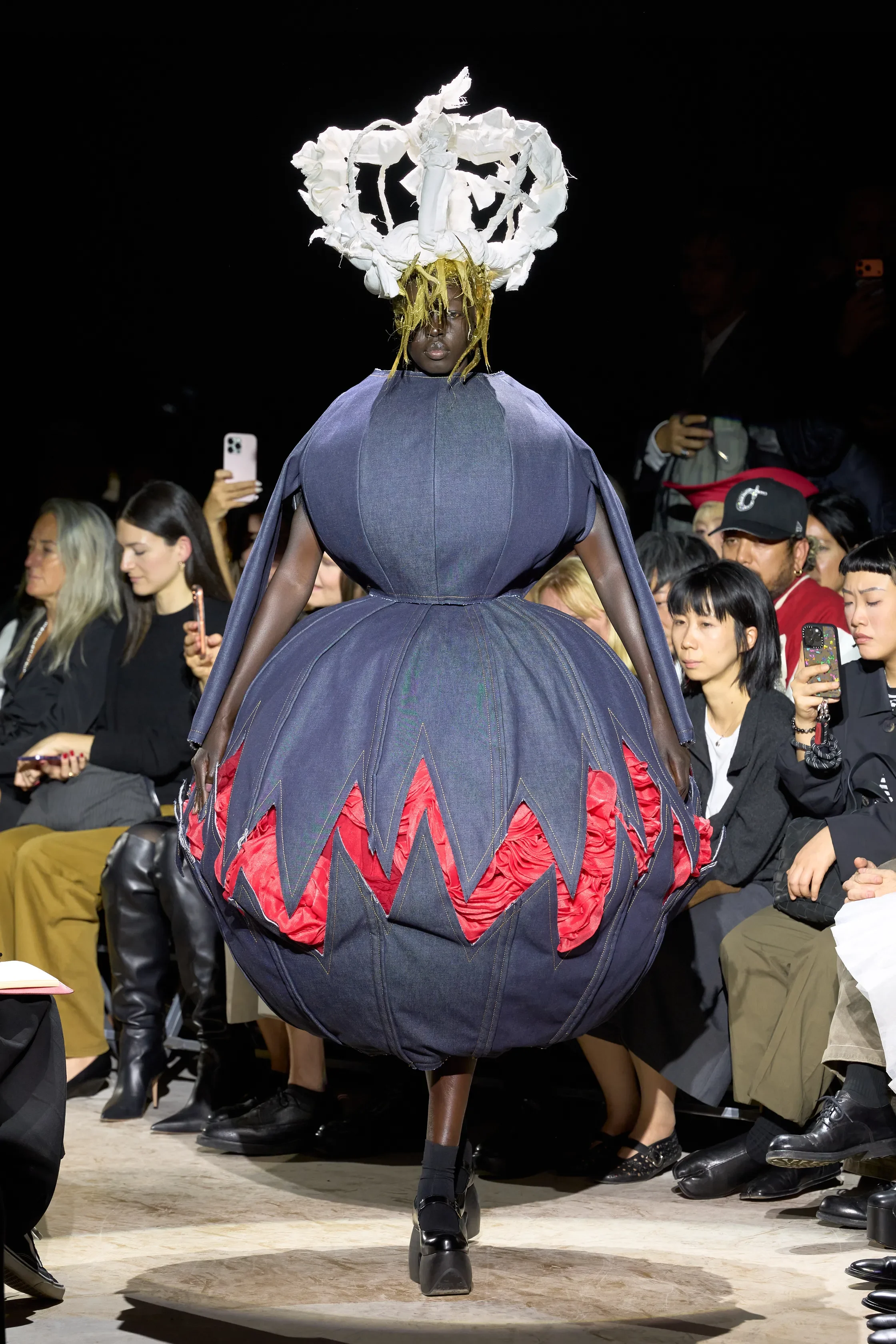 00001-comme-des-garcons-spring-2027-ready-to-wear-credit-gorunway.jpg.webp
