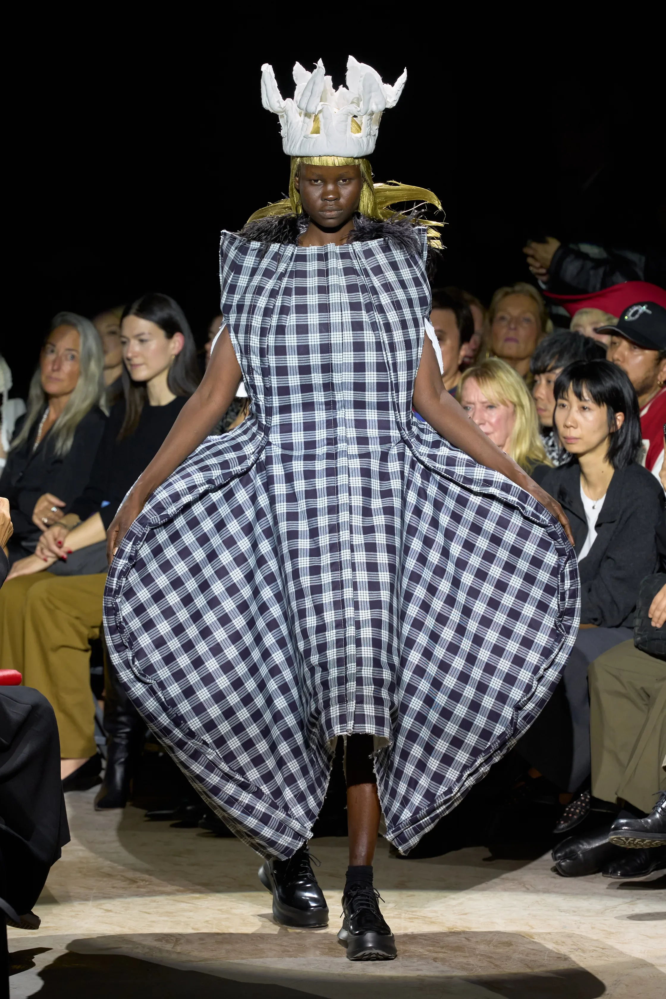 00009-comme-des-garcons-spring-2027-ready-to-wear-credit-gorunway.jpg.webp