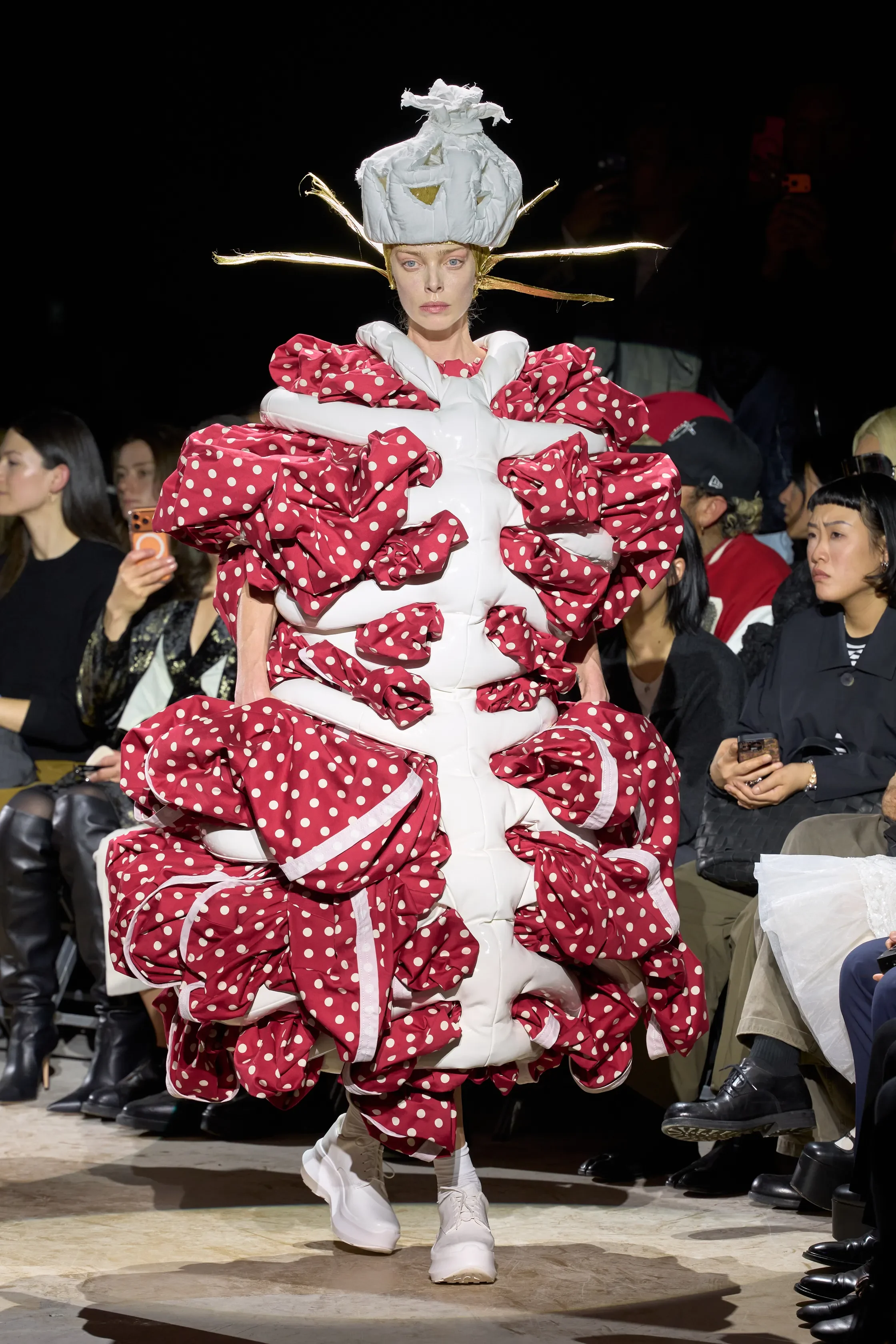 00017-comme-des-garcons-spring-2027-ready-to-wear-credit-gorunway.jpg.webp