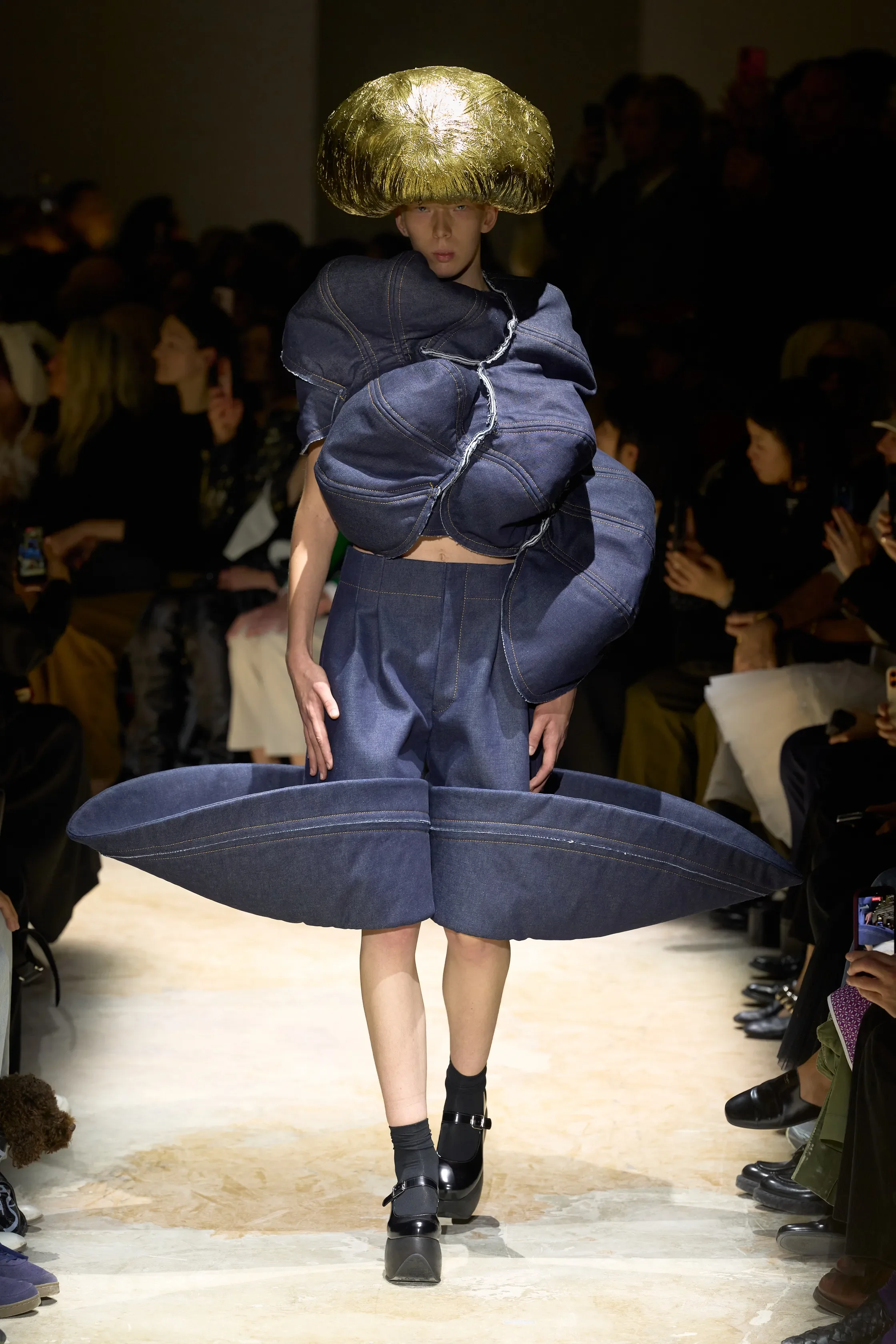 00020-comme-des-garcons-spring-2027-ready-to-wear-credit-gorunway.jpg.webp
