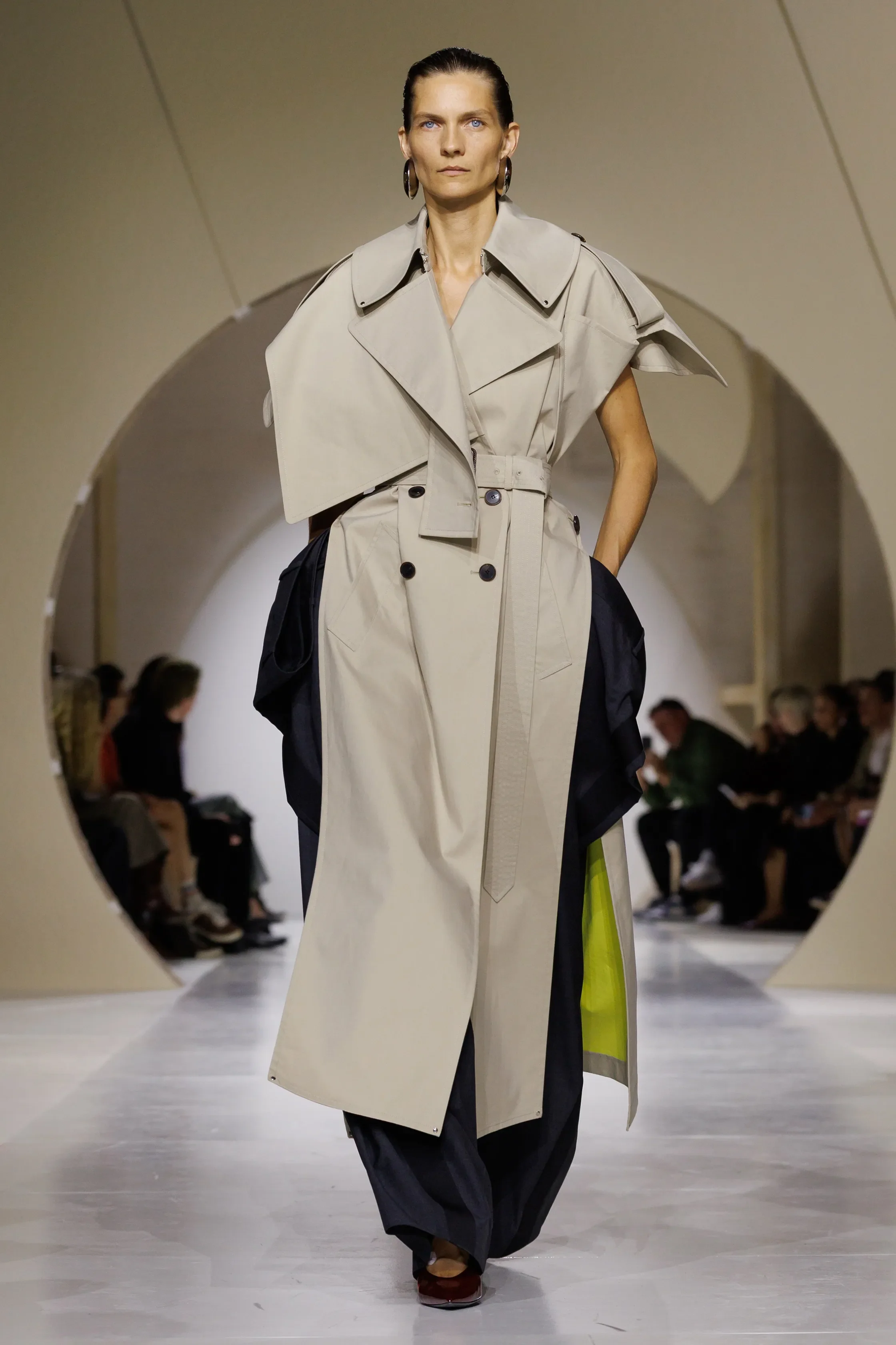 00041-givenchy-spring-2027-ready-to-wear-credit-brand.jpg.webp