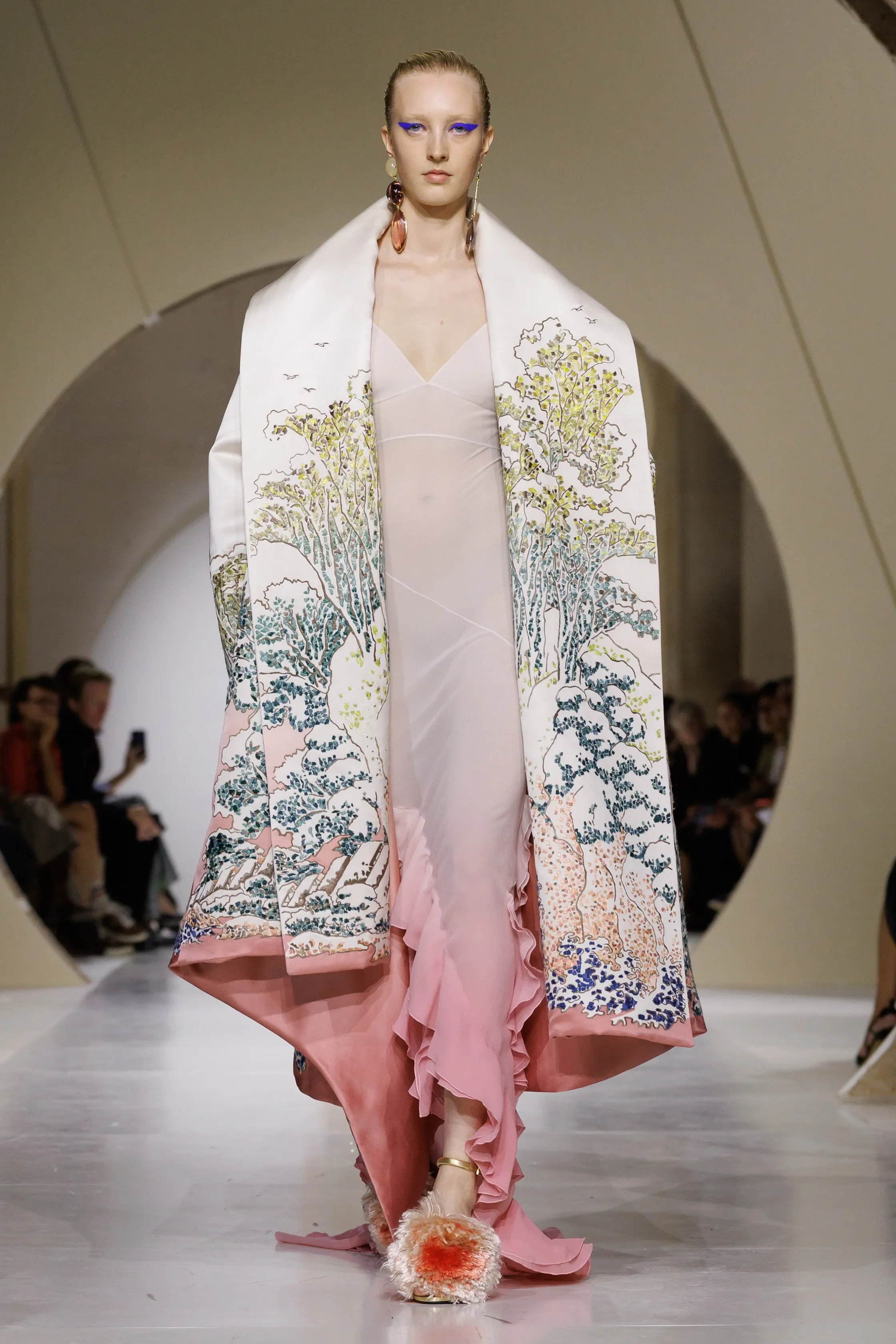 00055-givenchy-spring-2027-ready-to-wear-credit-brand.jpg.webp