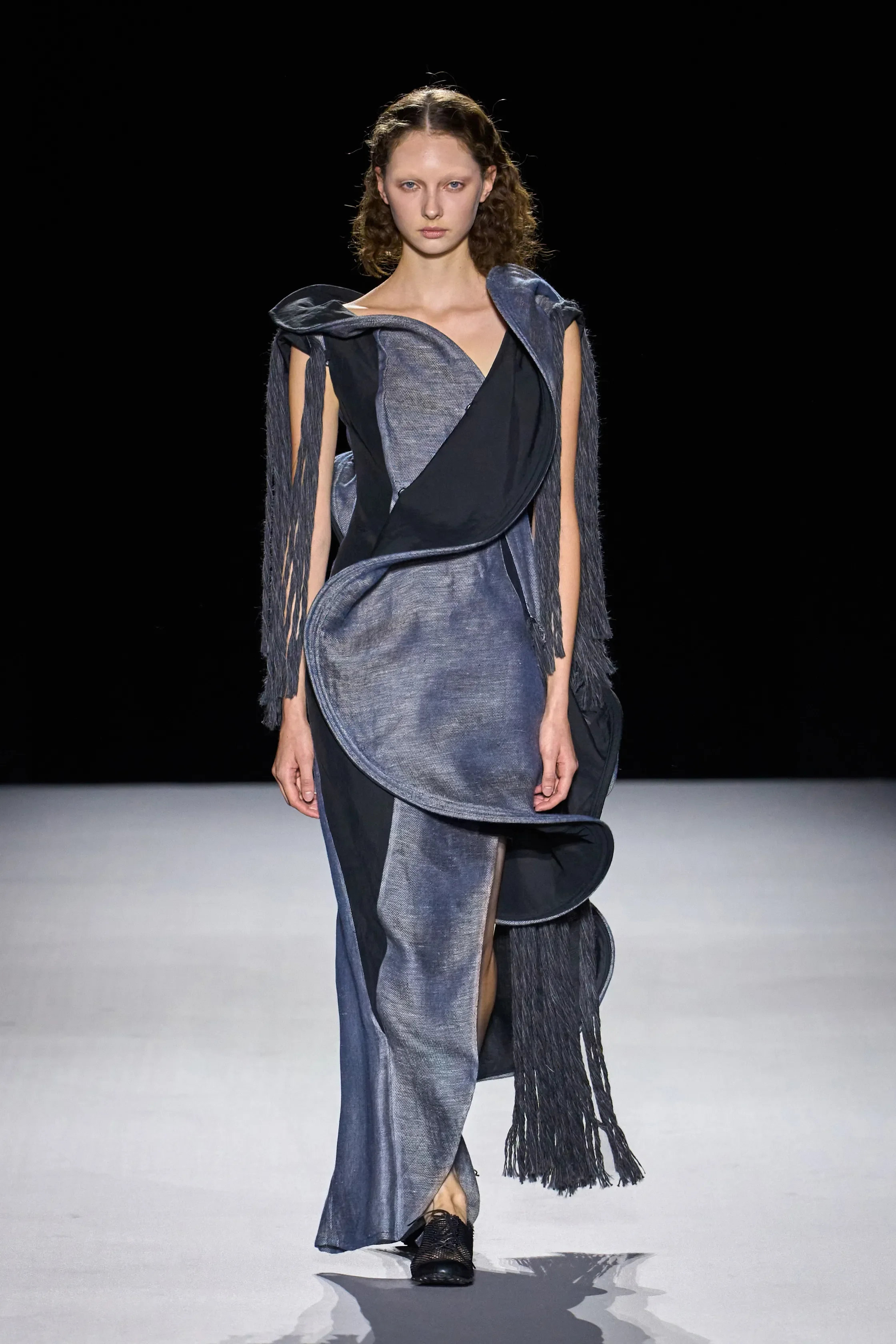00001-yohji-yamamoto-spring-2027-ready-to-wear-credit-gorunway.jpg.webp