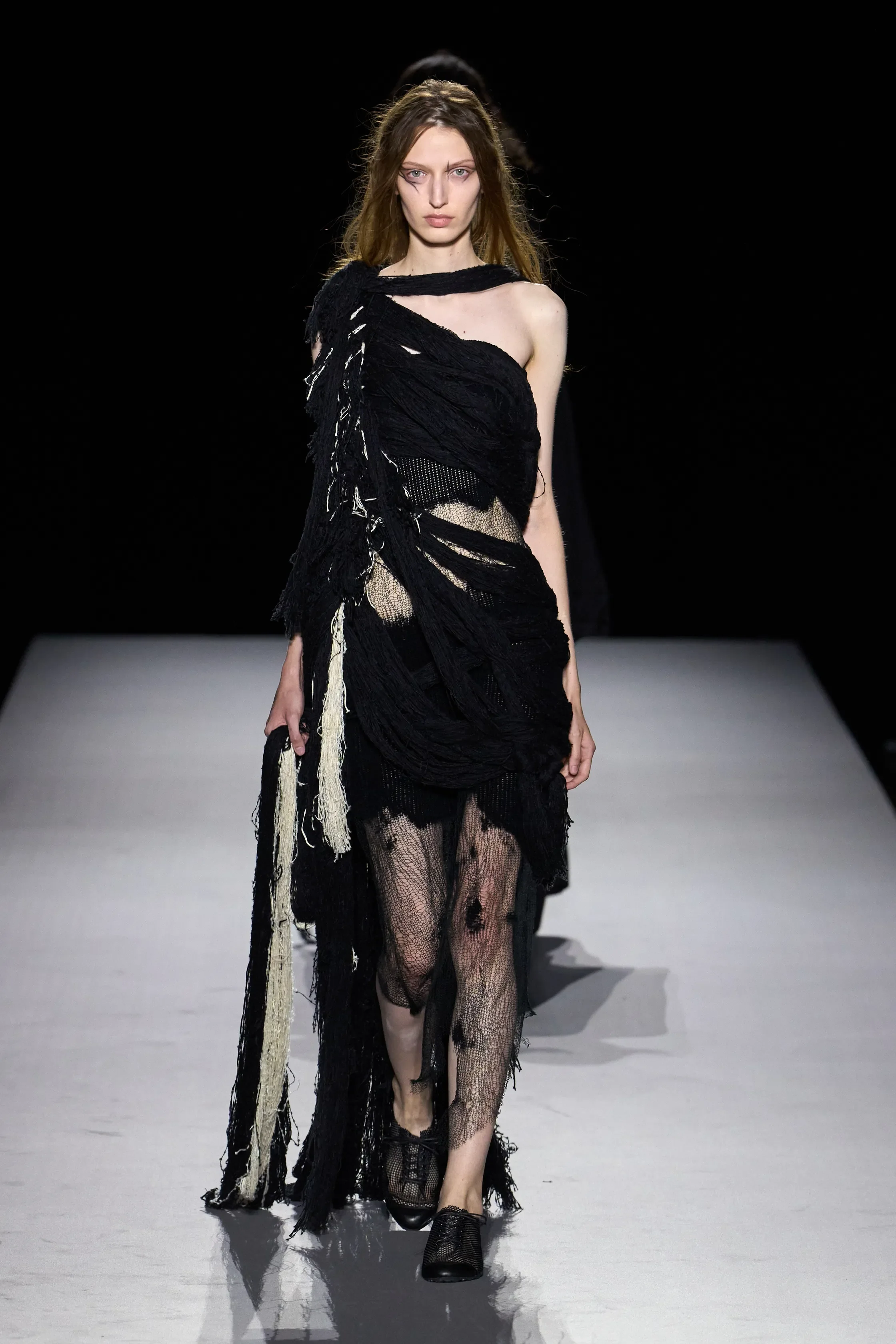 00032-yohji-yamamoto-spring-2027-ready-to-wear-credit-gorunway.jpg.webp