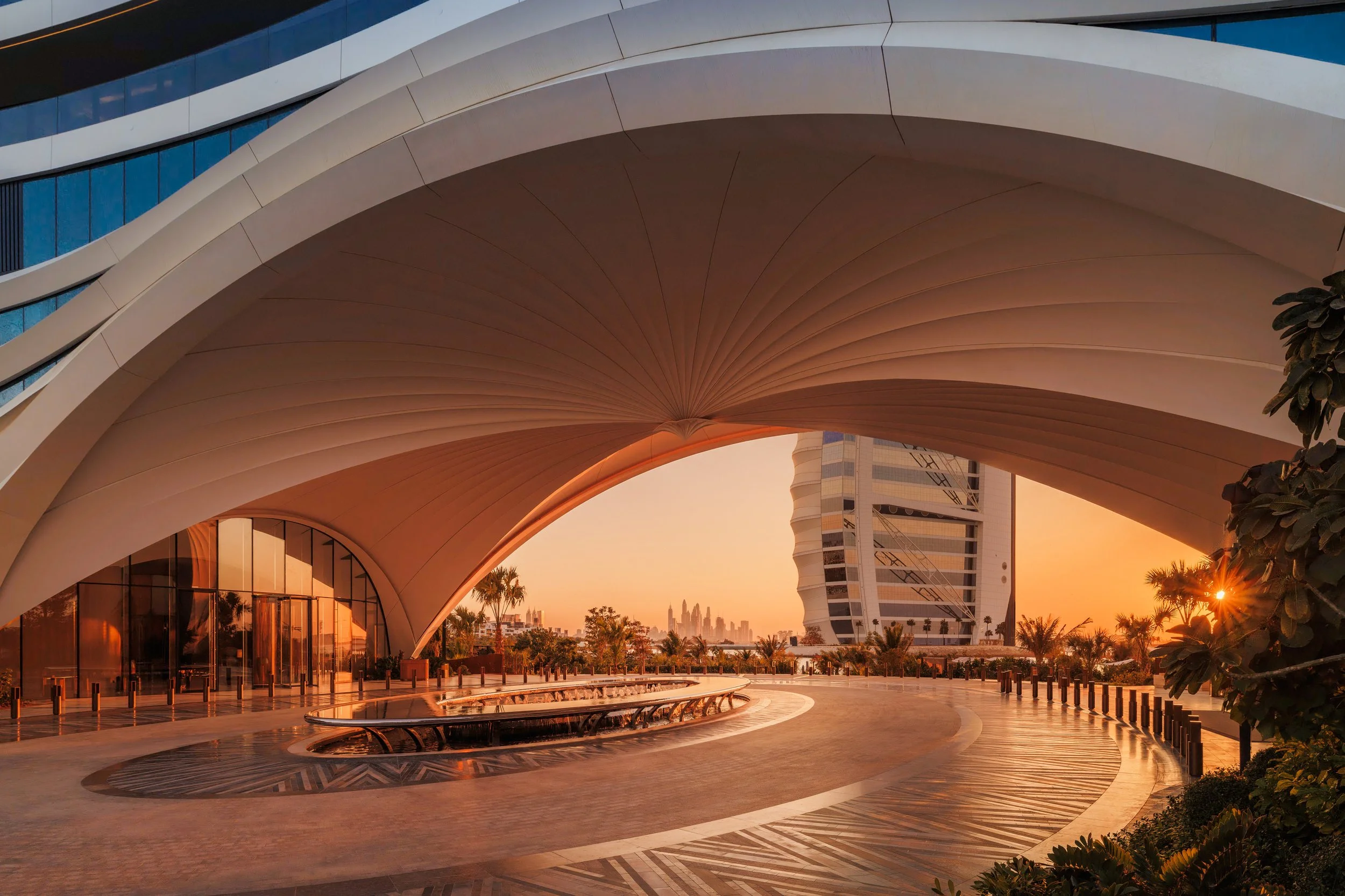Jumeirah Marsa Al Arab_Entrance_Arch.jpg