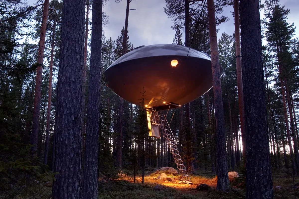room_the-ufo-1.webp