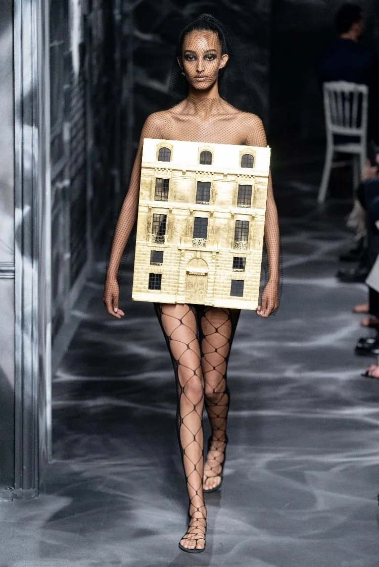 SHELLS TO LIVE IN: ON FASHION, ARCHITECTURE AND THE SPACE IN BETWEEN
