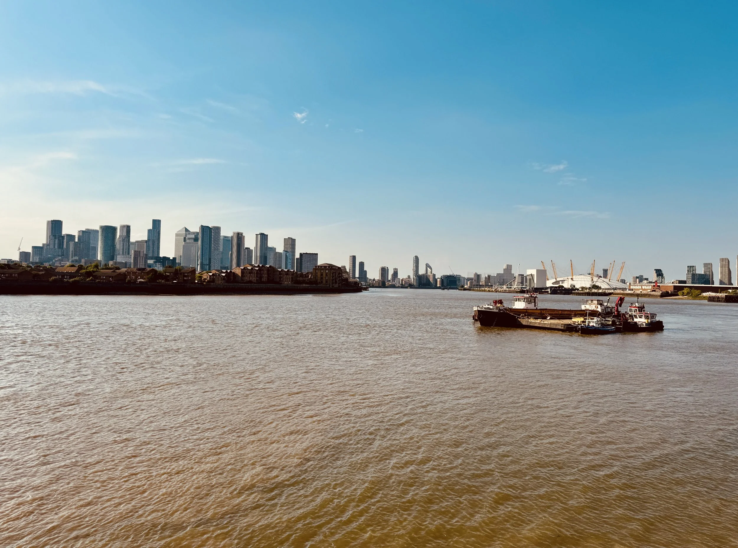 Sunday Stroll: Street Shows, Thames Treasures, Markets &amp; Mocha, Skyline &amp; Sunset