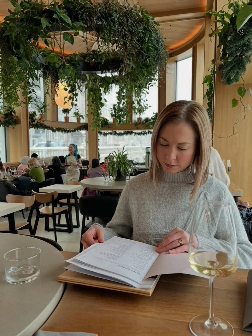 Sometimes you just need to relax in a beautiful space and Wild Goose in Aberdeen does this so effortlessly.

The abundance of real plants cascading from above, wrapping around mirrors, and sitting softly in every corner brings the whole interior to l