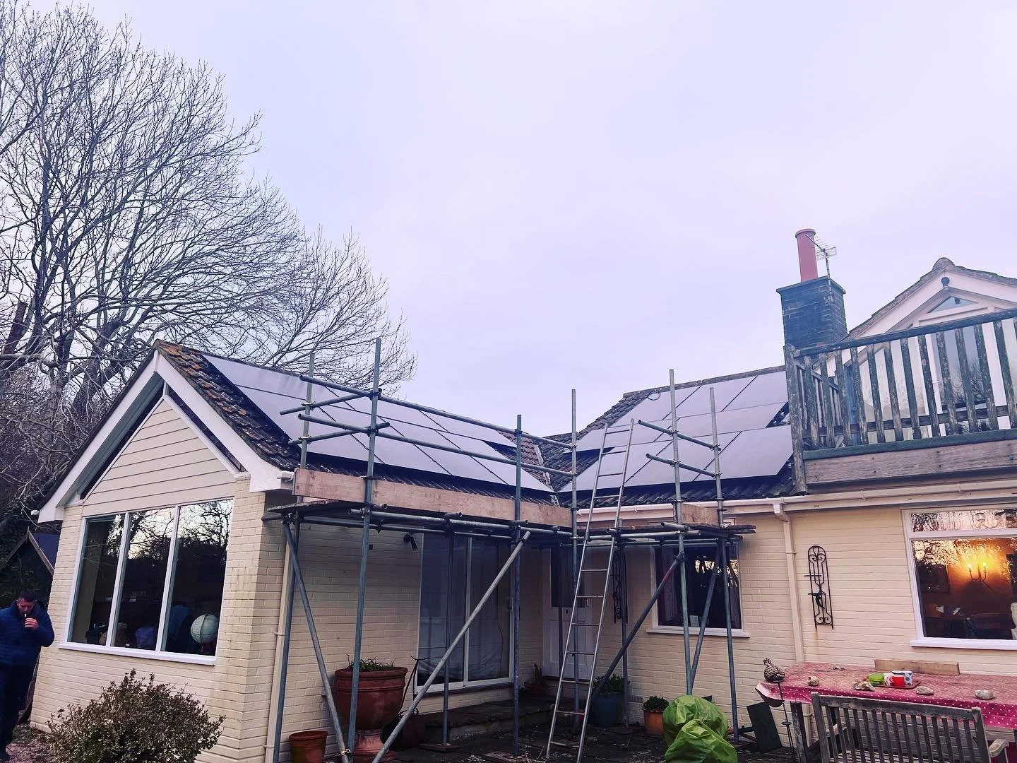 Another week another solar install .. make sure you call us to find out how we can help you ! #chichester #solarpv #batterystorage #checkatrade #renewableenergy @sunsynkofficial