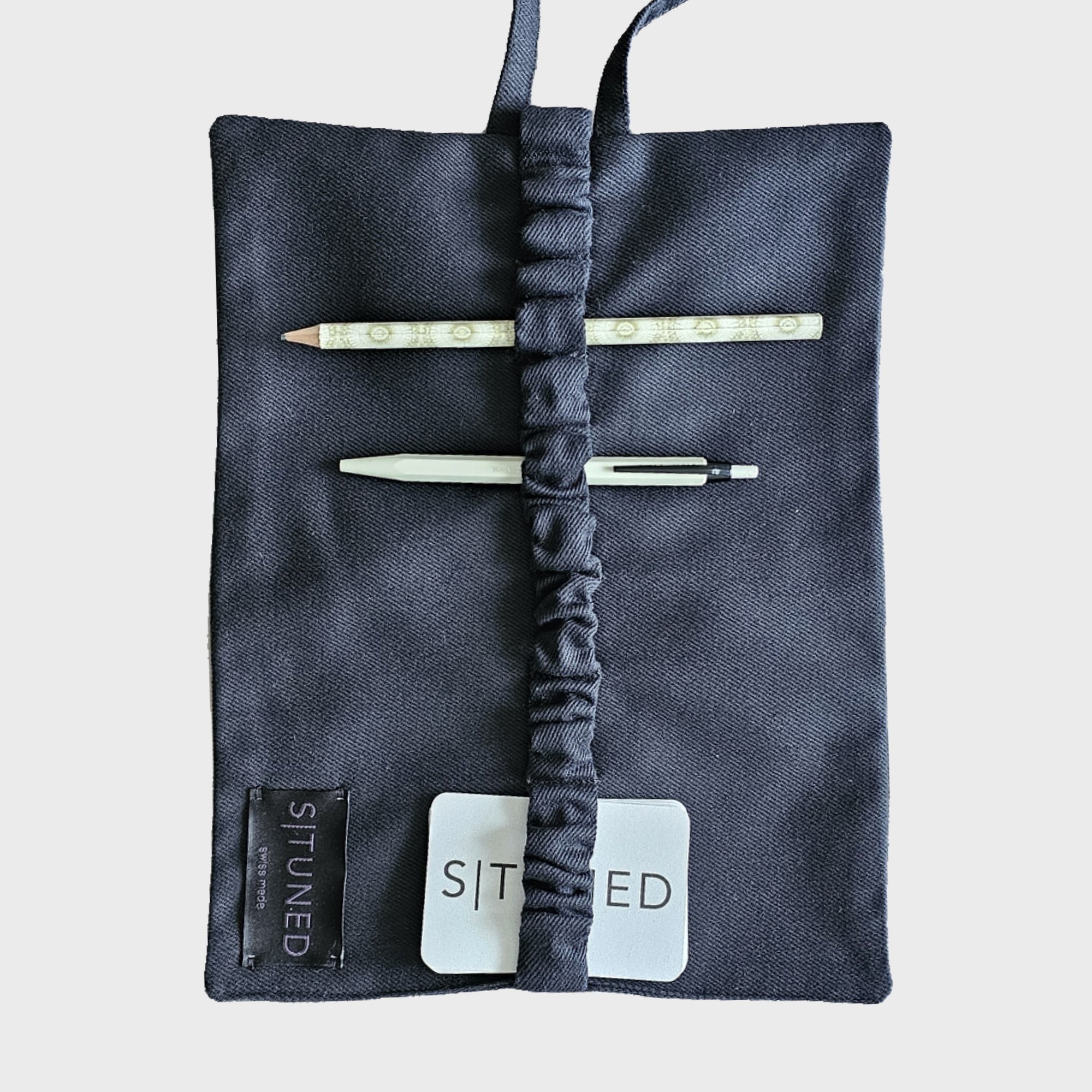 STUNED+Rolletui+Black+Denim+offen.jpg