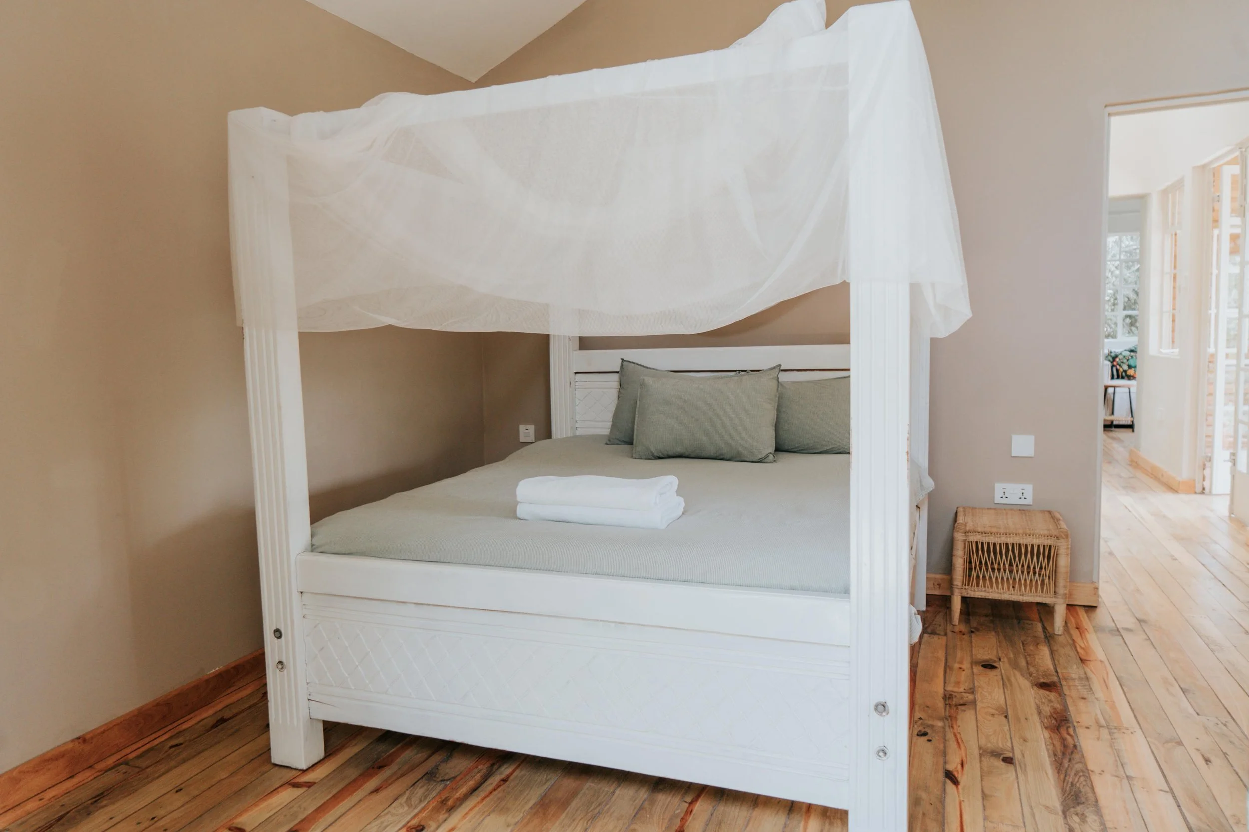 Bedroom 1 with queen-sized bed