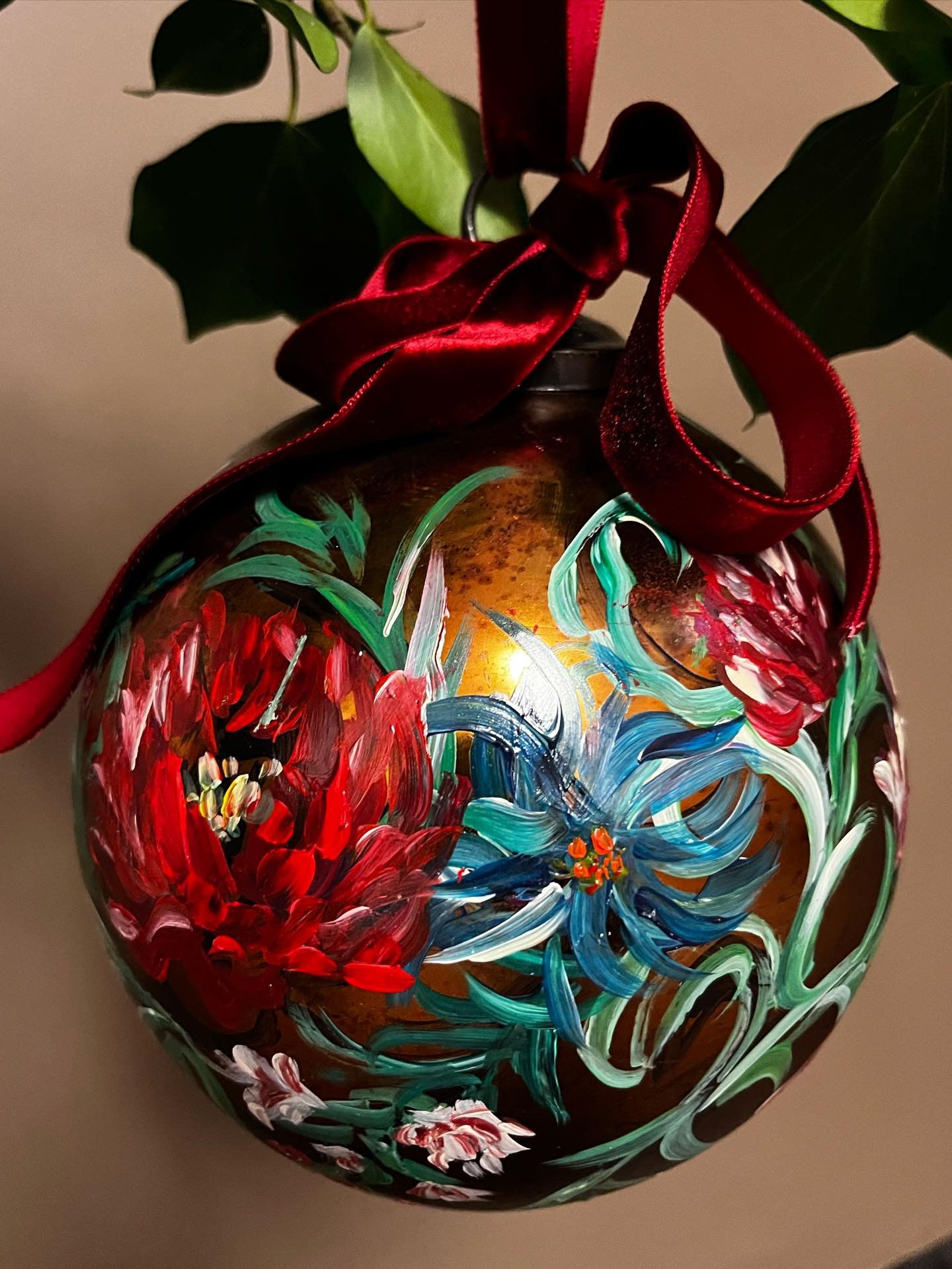 Festive Floral Bauble - Ruby
.
This recycled gold glass bauble is carefully hand-painted by Claire, featuring layered florals that give each piece its own unique charm. 
.
Finished with a rich red velvet bow, it brings a touch of luxury to your Chris