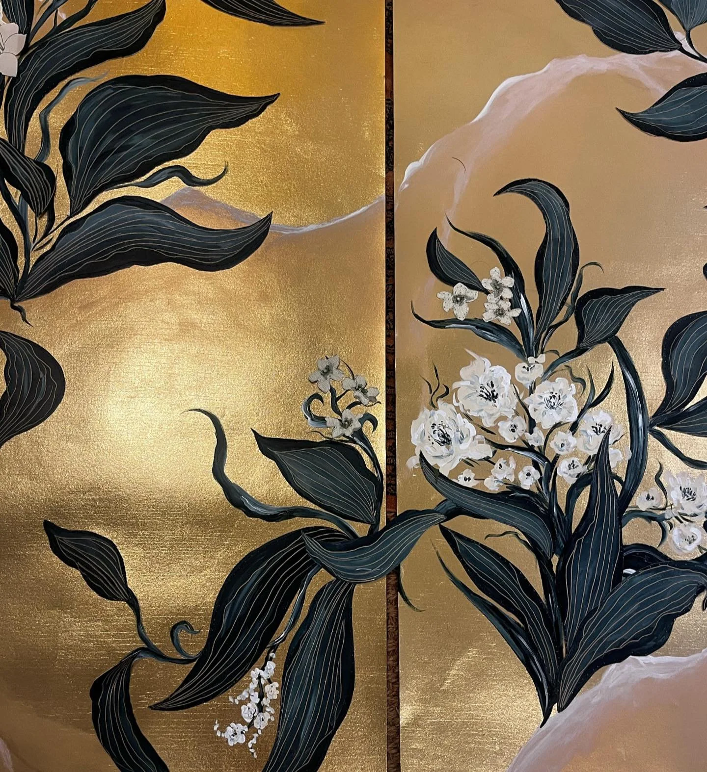 Been a bit quiet on insta as I juggle work with school holidays. But this week I&rsquo;m making good progress getting this new wallpaper mural ready for its launch @decorex_international in October.
The gold has been hand painted to create the sense 