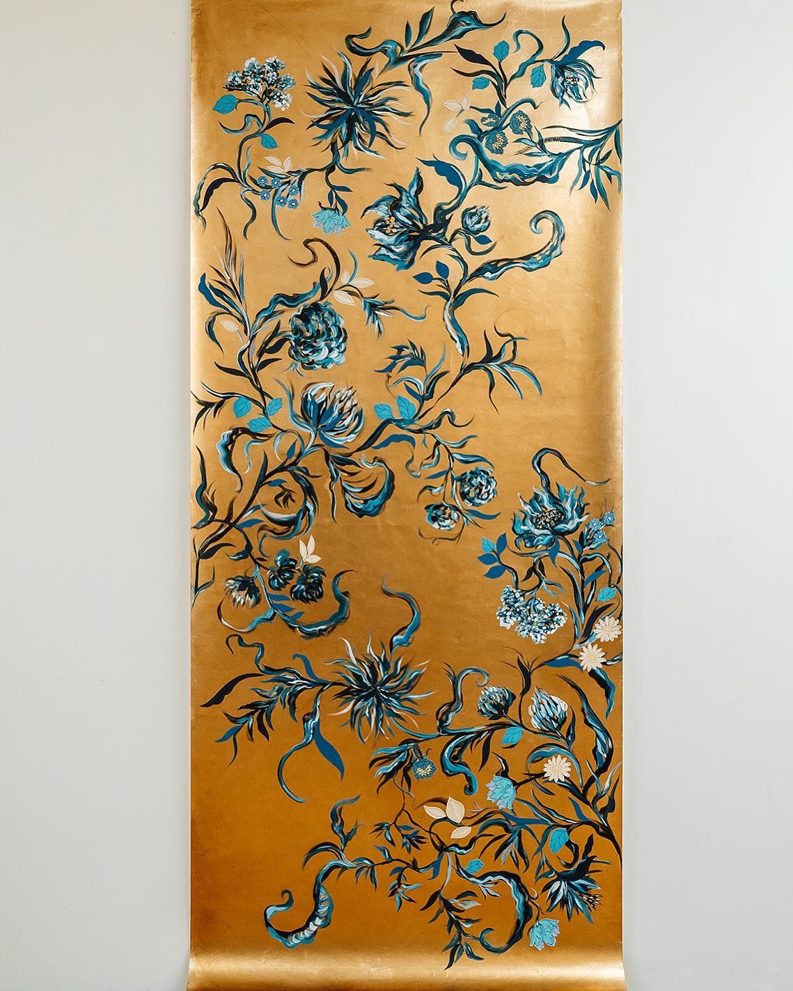 So January in the studio has seen lots of interest in this new pattern Into the Blue&rsquo; which I launched @decorex_international last October &lsquo;
.
In this pattern the background is a Dutch leaf wallpaper which I have antiqued myself and then 