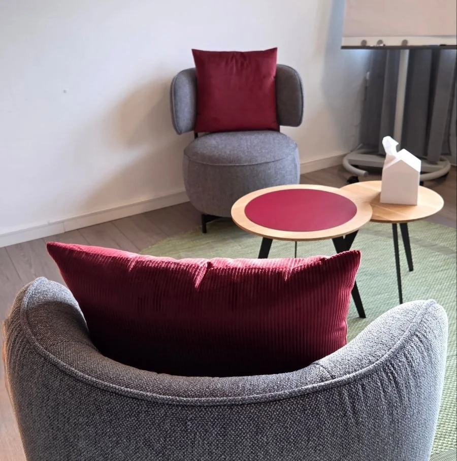 Raum für Psychotherapie bei ständigen Durchdenken von Gesprächen oder Nachrichten.