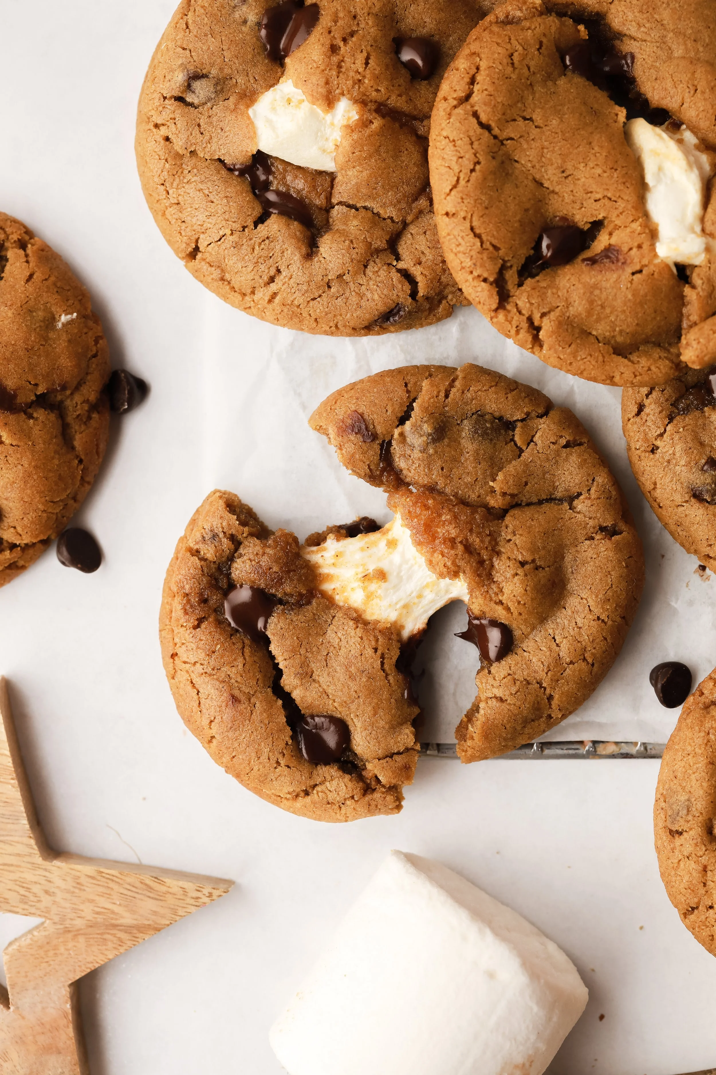 Gingerbread smores cookies
