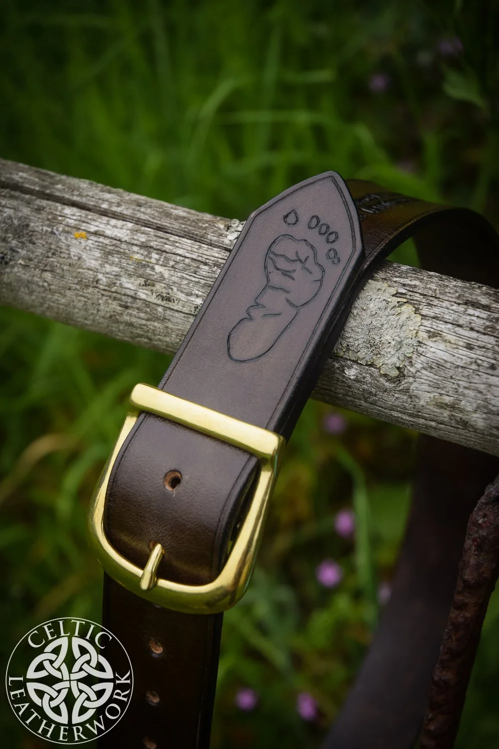 CUSTOM FOOTPRINT CARVED BELT